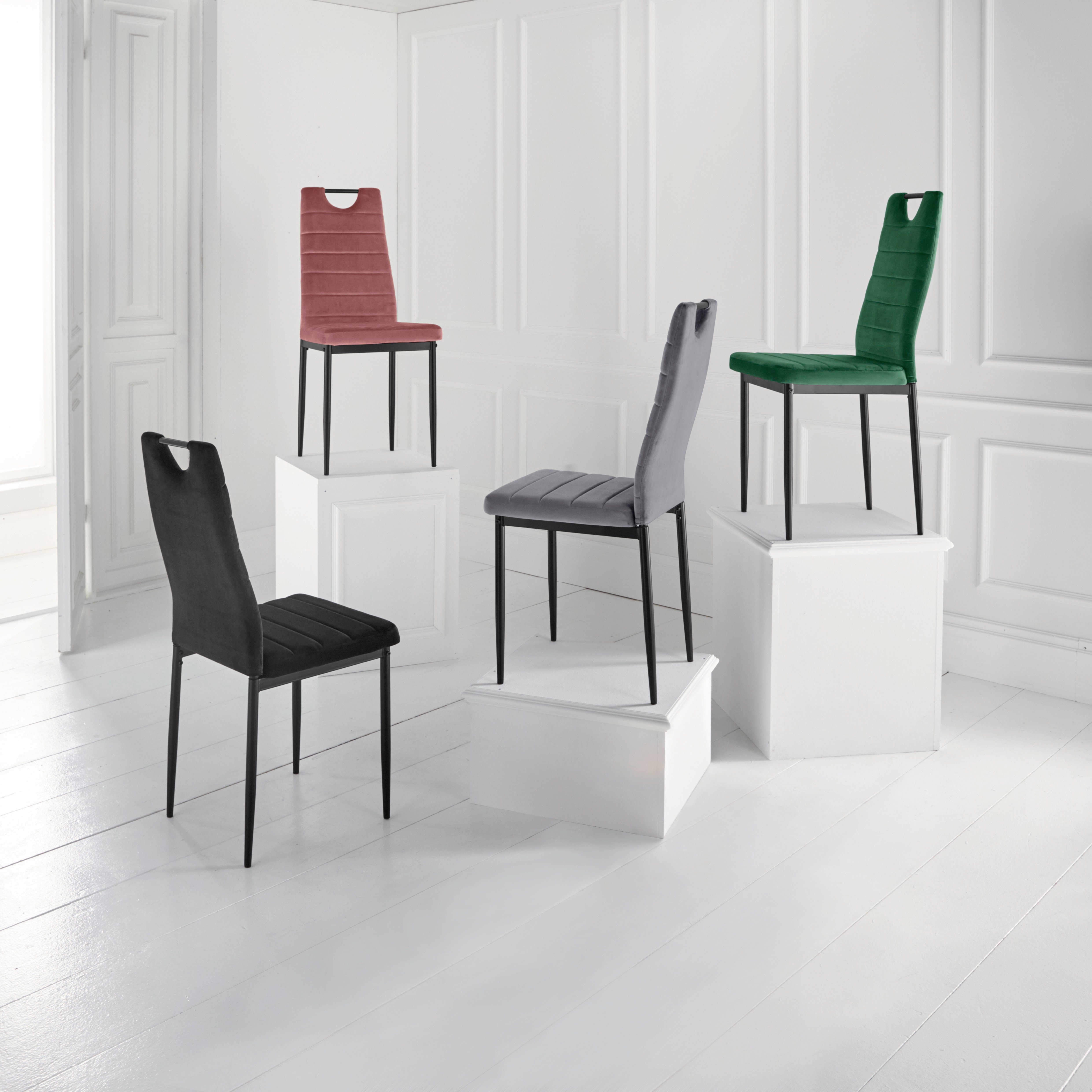 INOSIGN Eetkamerstoel (set van 2 of 4) met veloursovertrek, rugleuning met handgreep (set)
