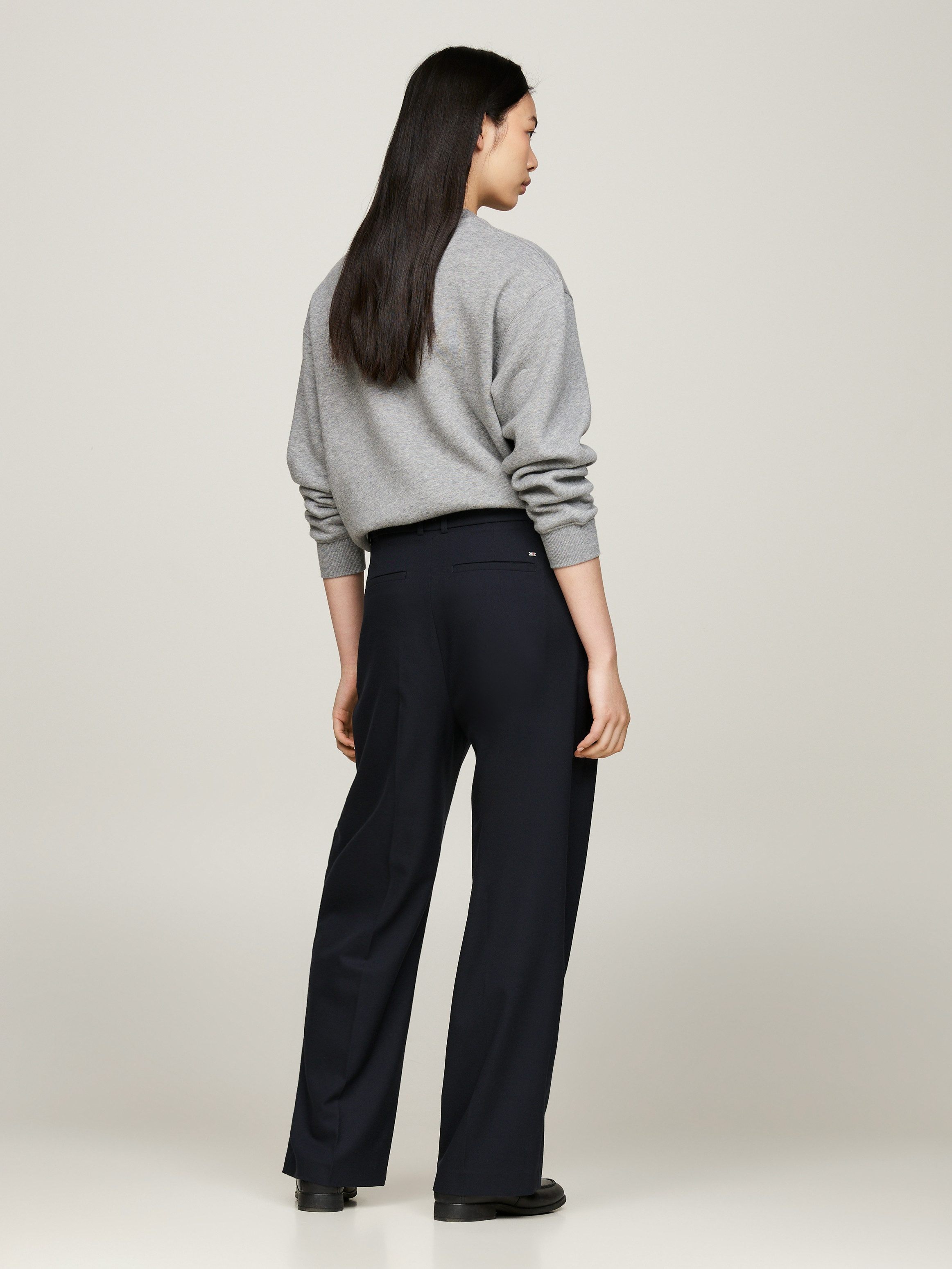 Tommy Hilfiger Geweven broek MD CORE RELAXED STRAIGHT PANT met logo-stiksel op de achterkant