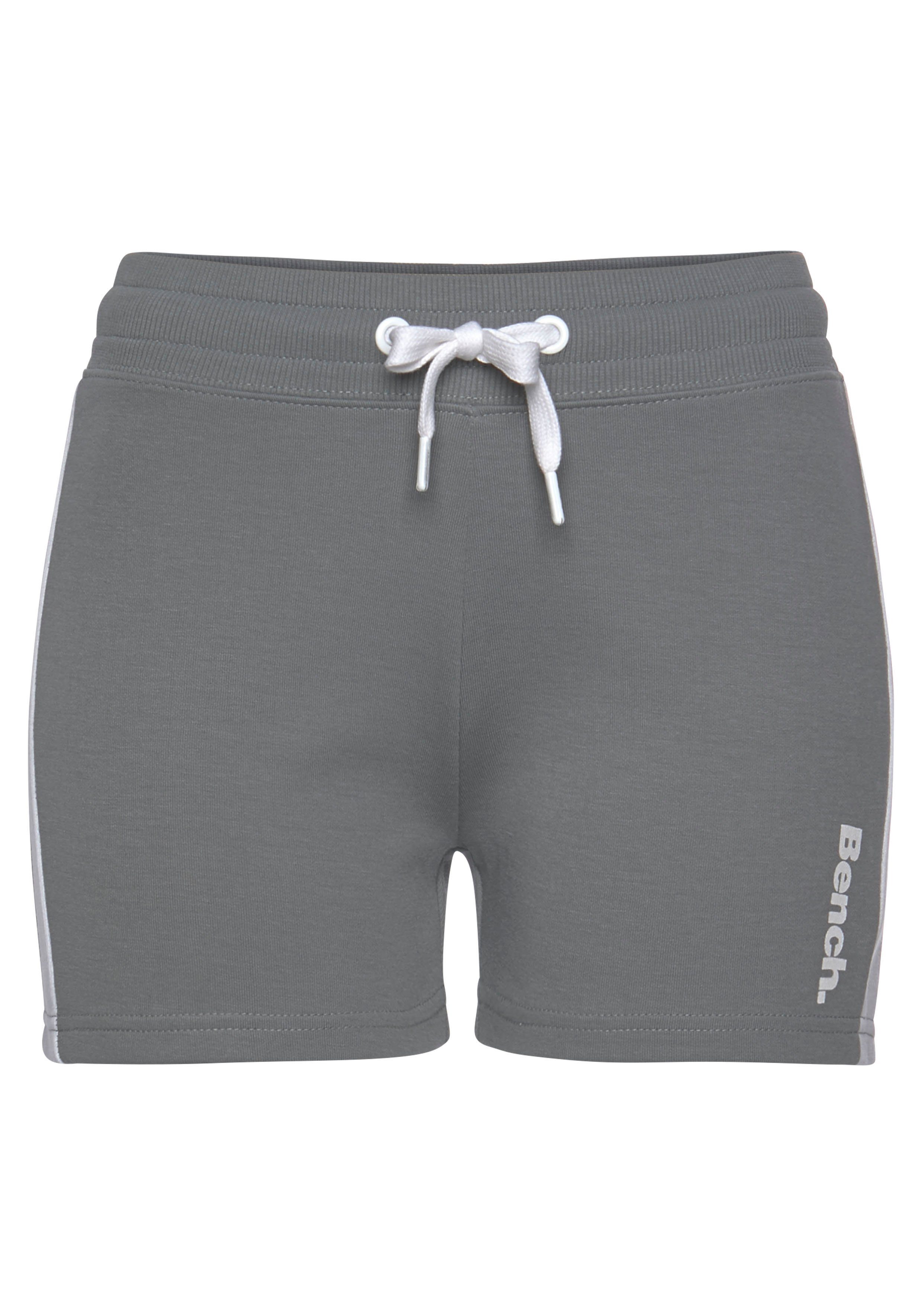 Bench. Loungewear Relaxshorts Korte broek met zijstrepen, loungewear