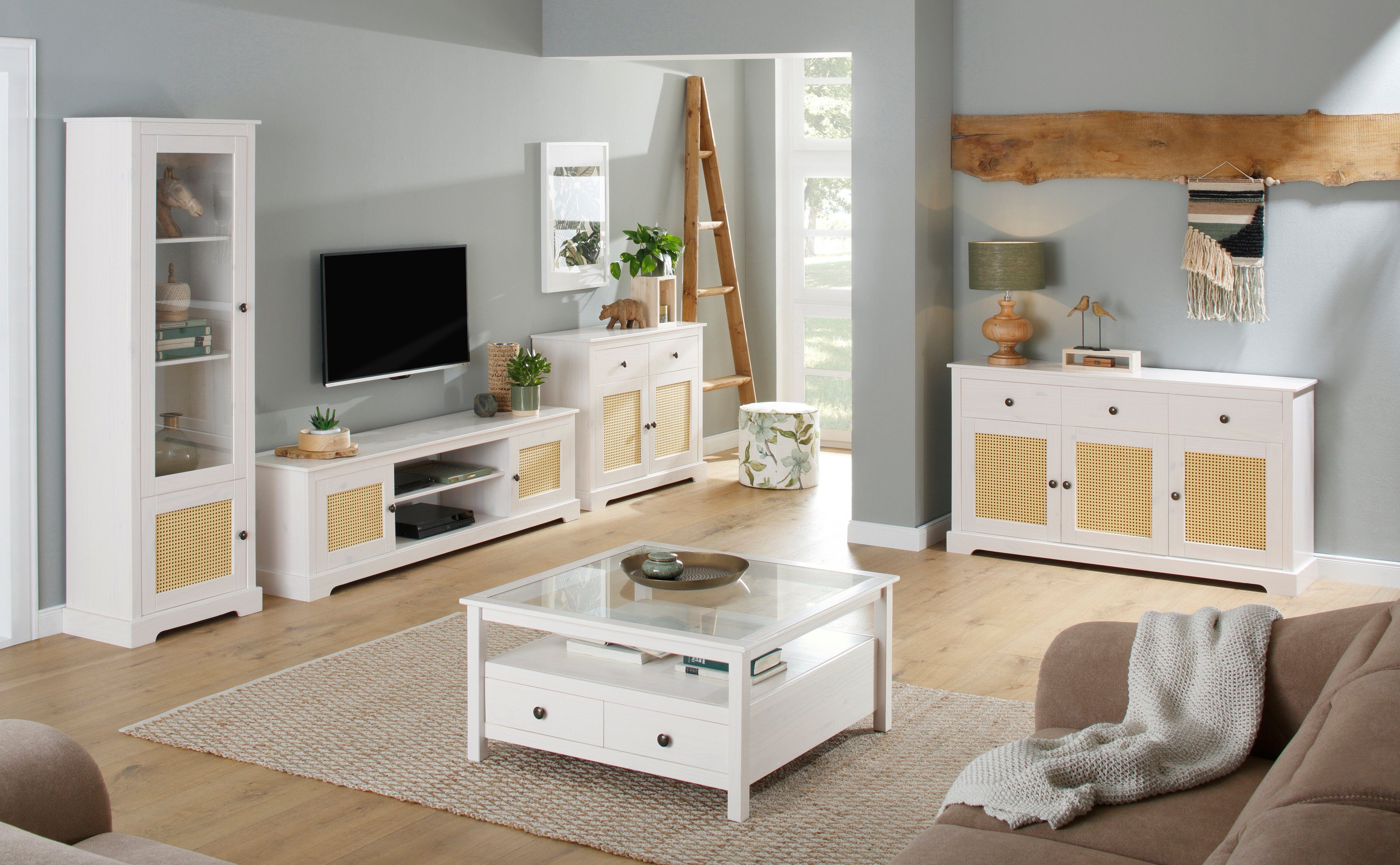 Home affaire Vitrinekast LINDA van massief grenenhout, met mooie metalen handgrepen