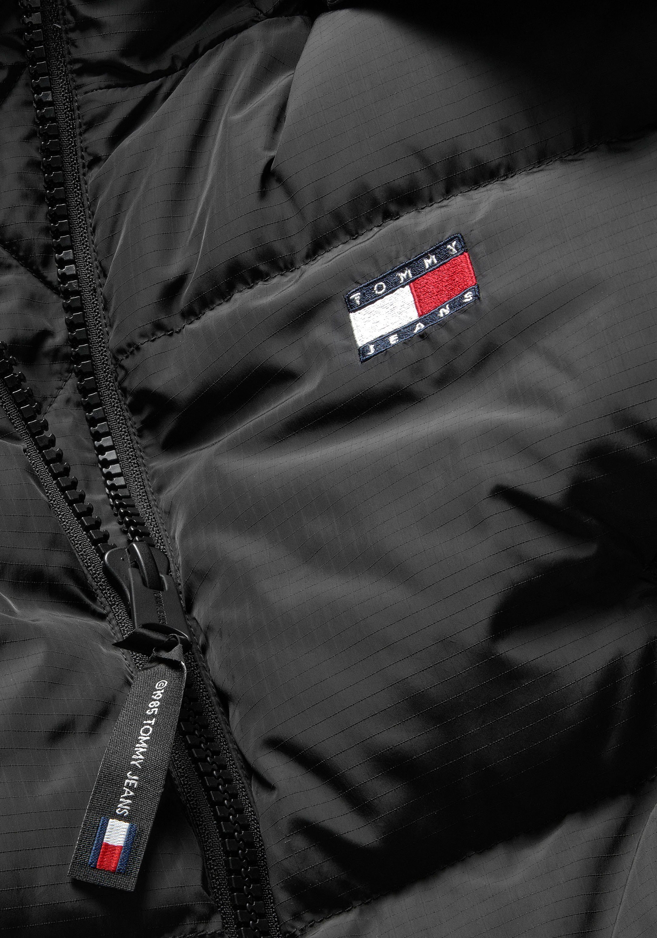 TOMMY JEANS Bodywarmer TJW CRP ALASKA PUFFER VEST in modieuze cropped vorm, puffer