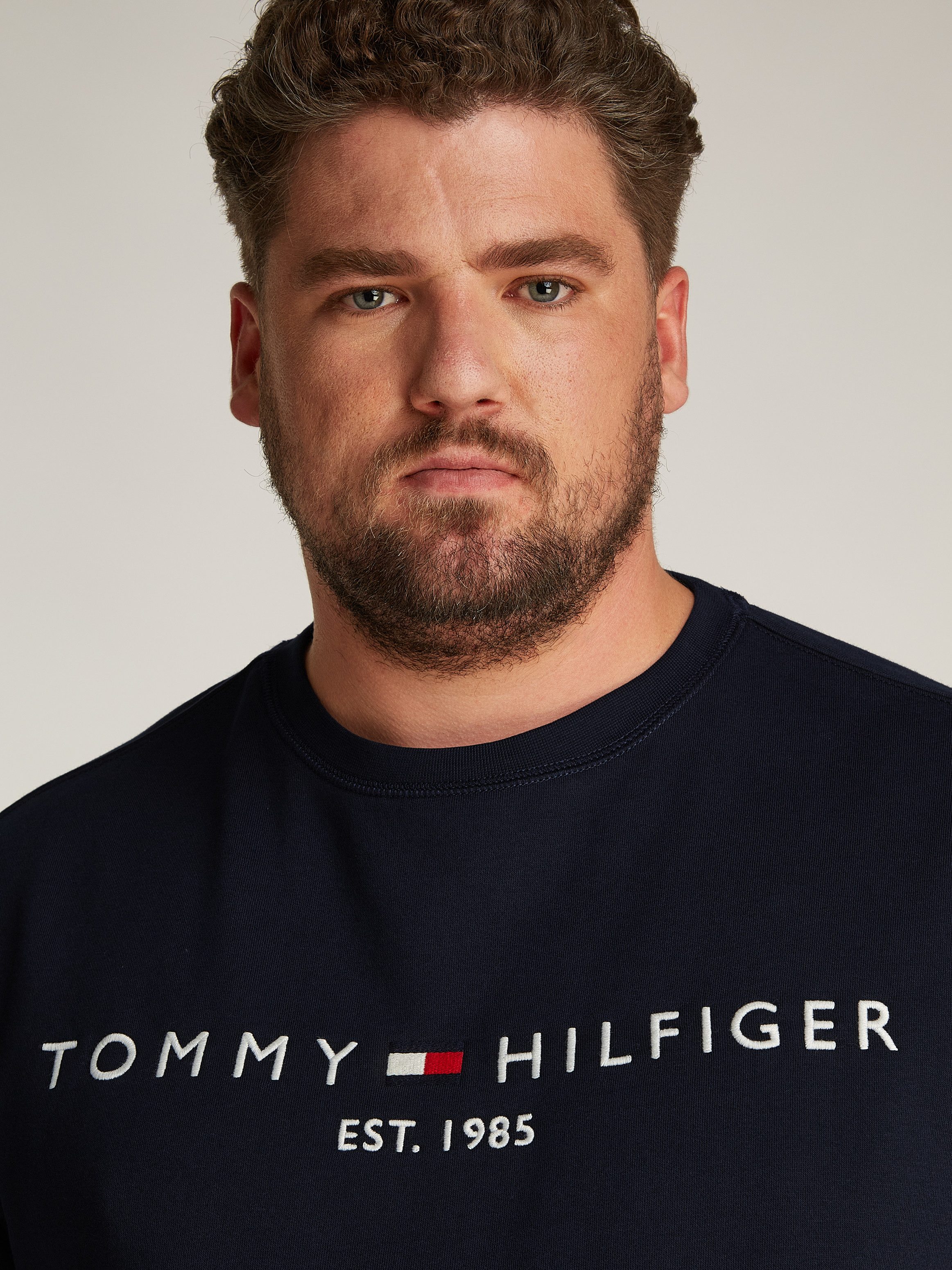 Tommy Hilfiger Sweatshirt BT-TOMMY LOGO SWEATSHIRT-B in grote maten, met logoprint