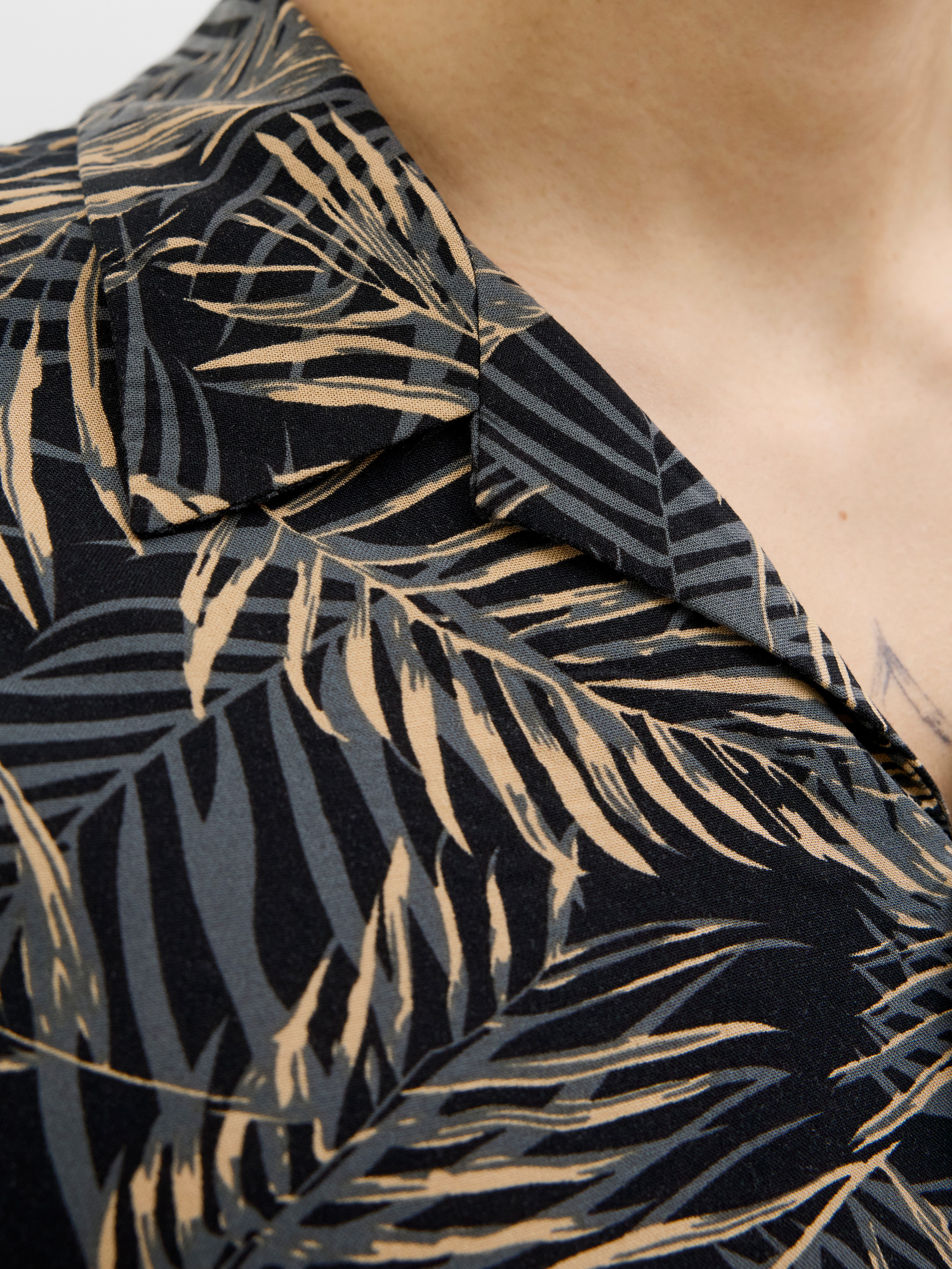 Jack & Jones Overhemd met korte mouwen JJEJEFF TROPICAL AOP RESORT SHIRT SS SN