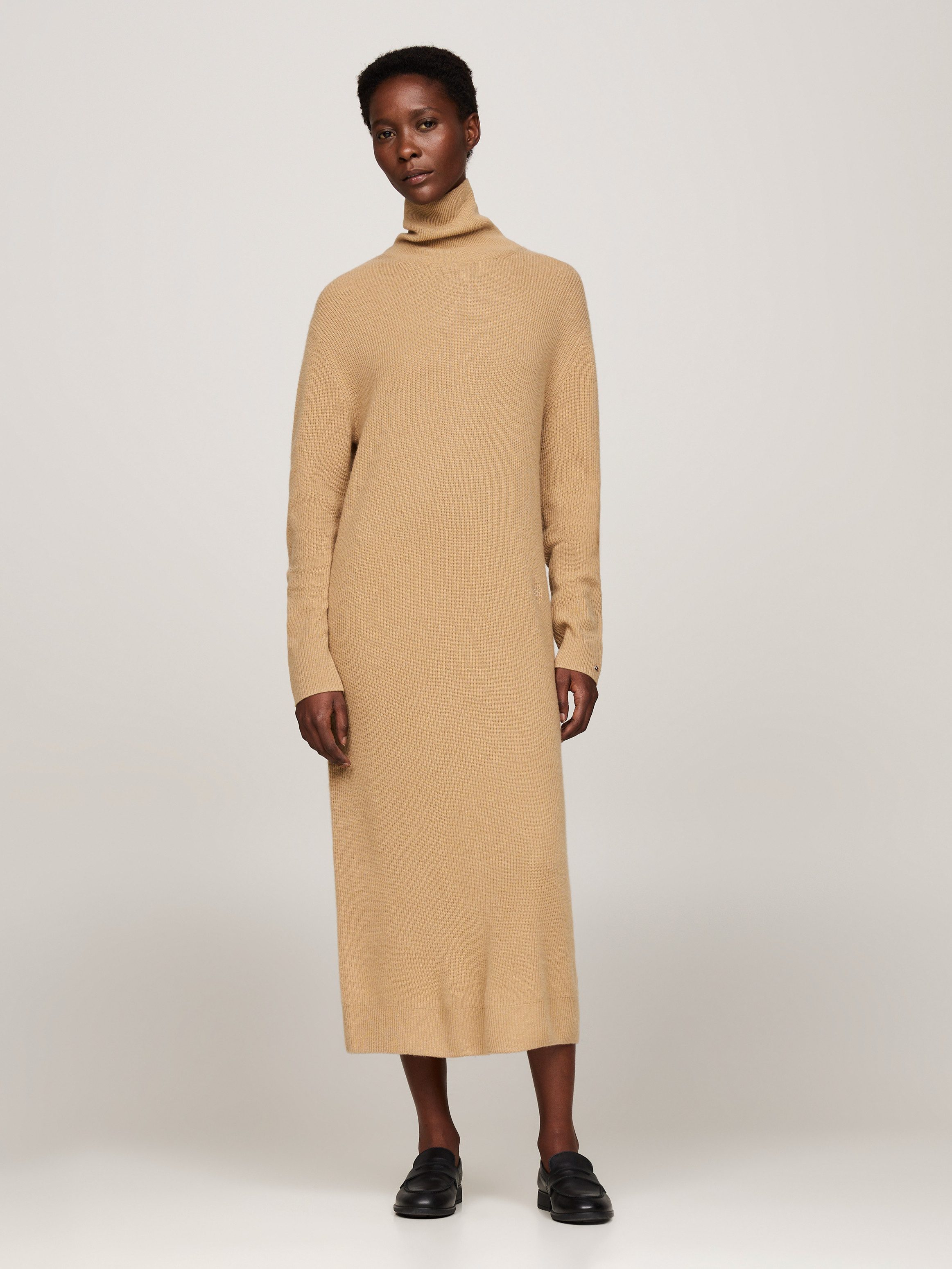 Tommy Hilfiger Gebreide jurk WOOL CASH ROLL-NK LONG DRESS met logo-borduursel, in riblook