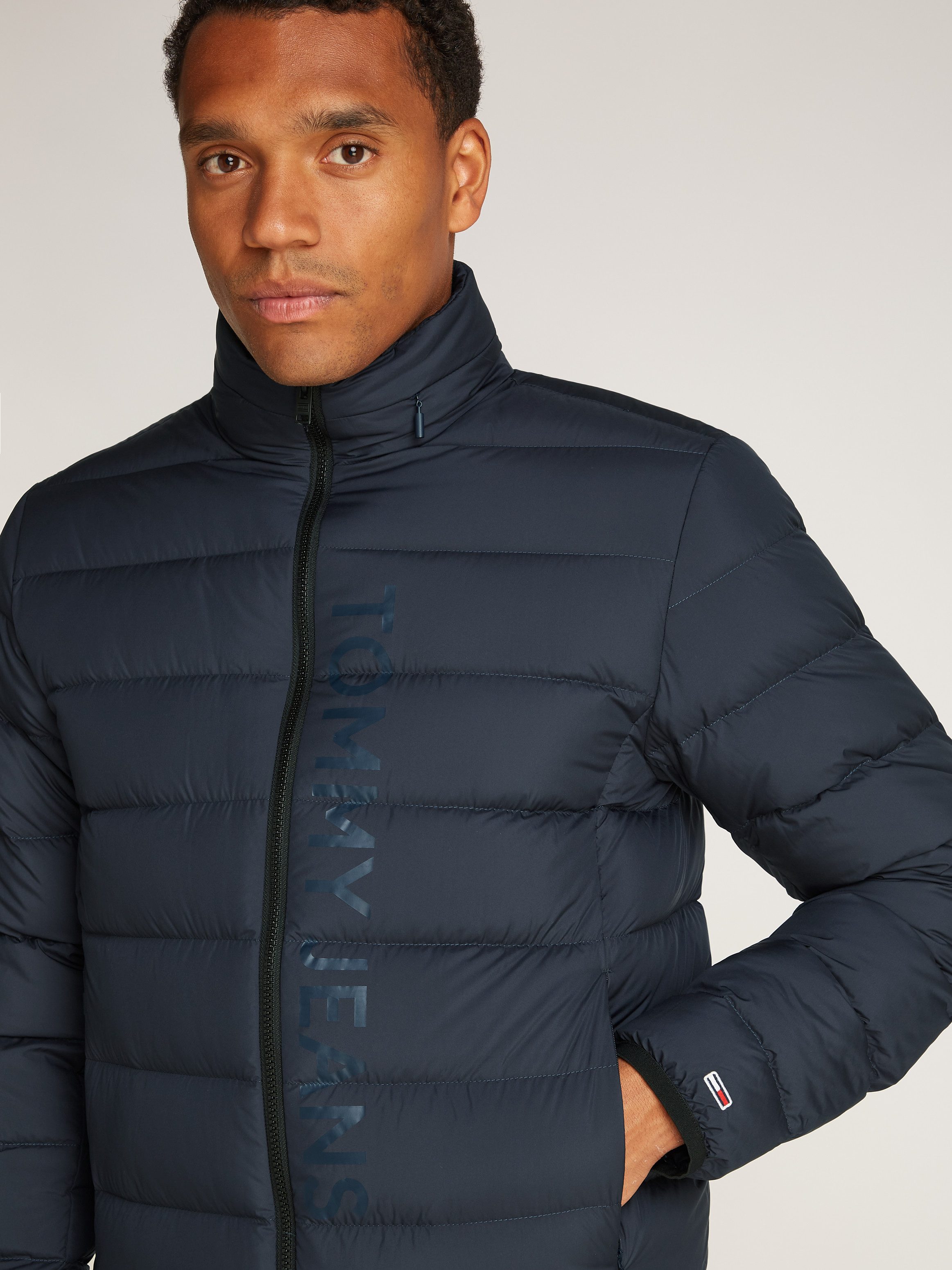TOMMY JEANS Gewatteerde jas TJM LT DOWN PRINTED JACKET