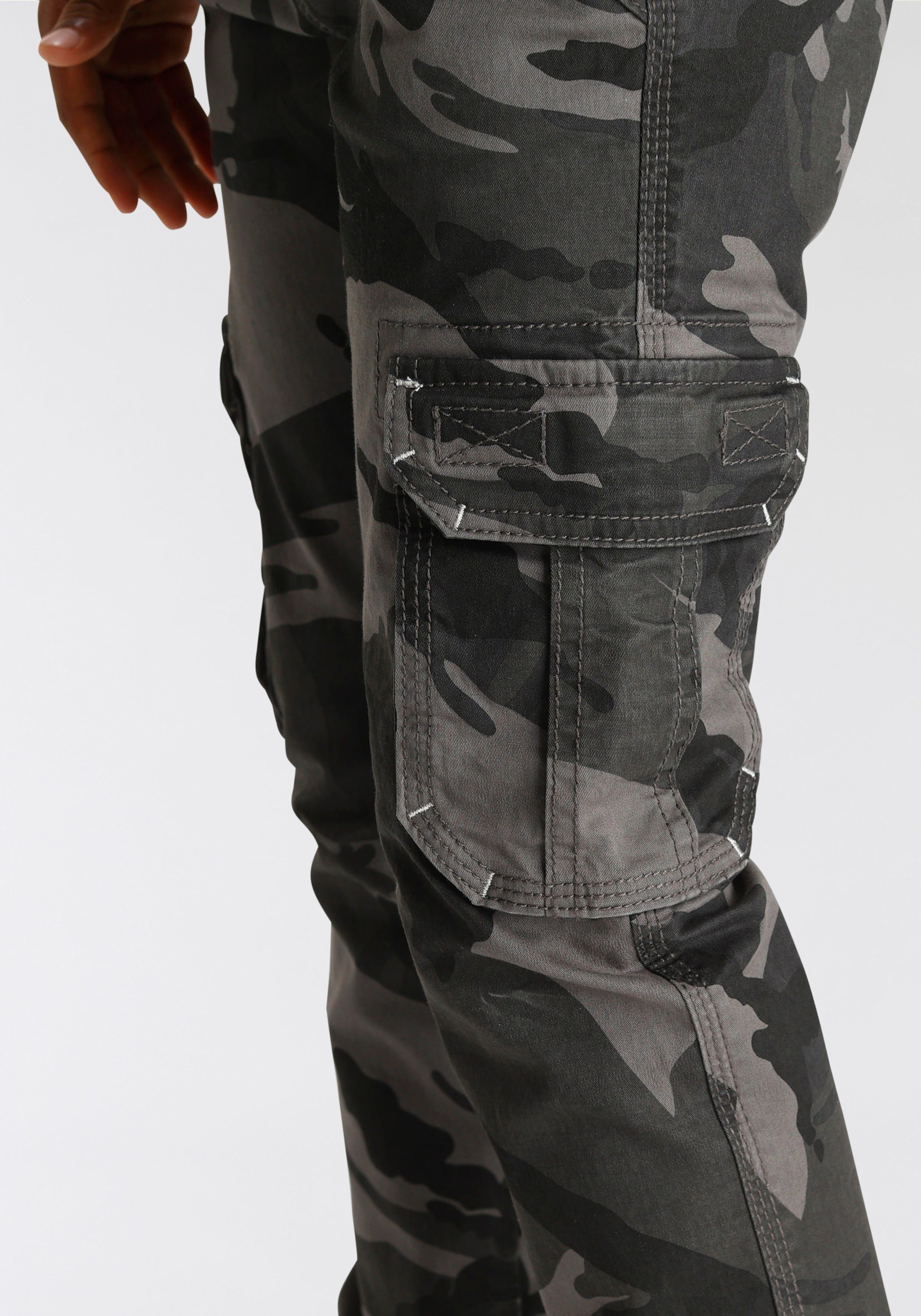 KIDSWORLD Cargobroek In coole camouflagekleur
