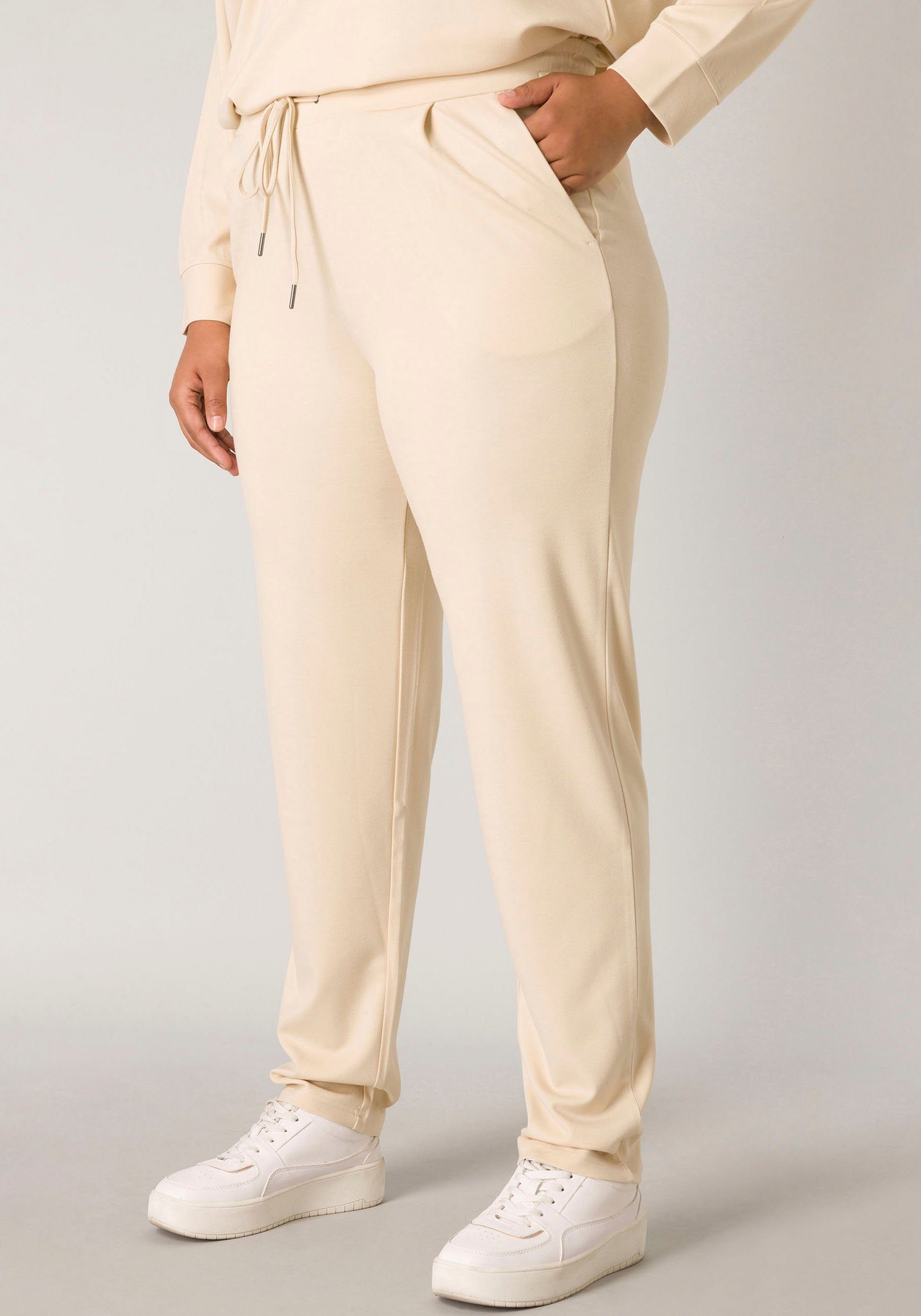 Base Level Curvy Sweatbroek BAS-YOANNA
