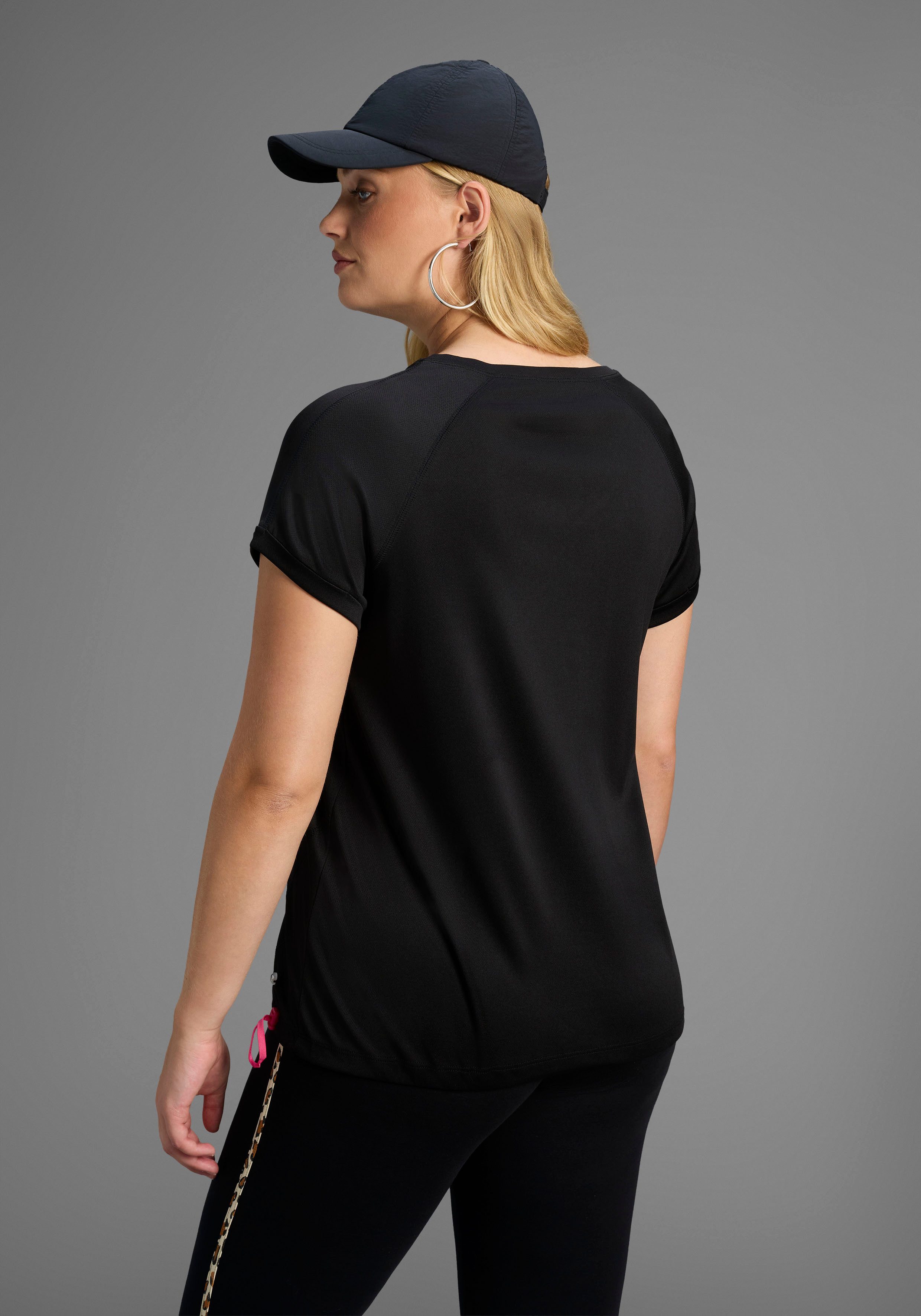 KangaROOS Functioneel shirt Korte Mouw, figuurspillend, met V-Uitsnijding, grote Maten