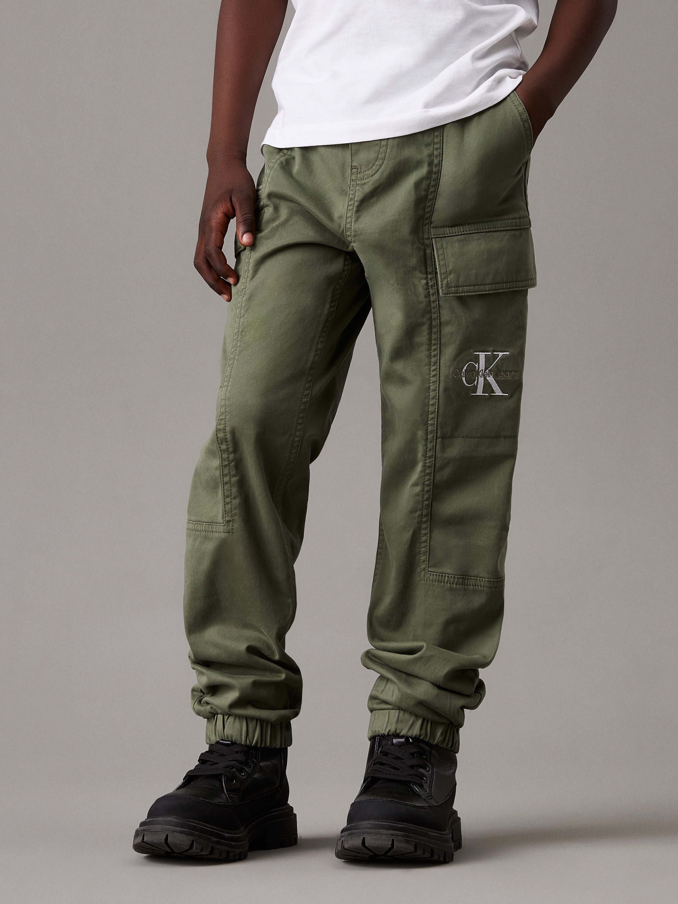 Calvin Klein Sweatbroek ESSENTIAL WOVEN CARGO PANTS voor kinderen tot 16 jaar met logo-print