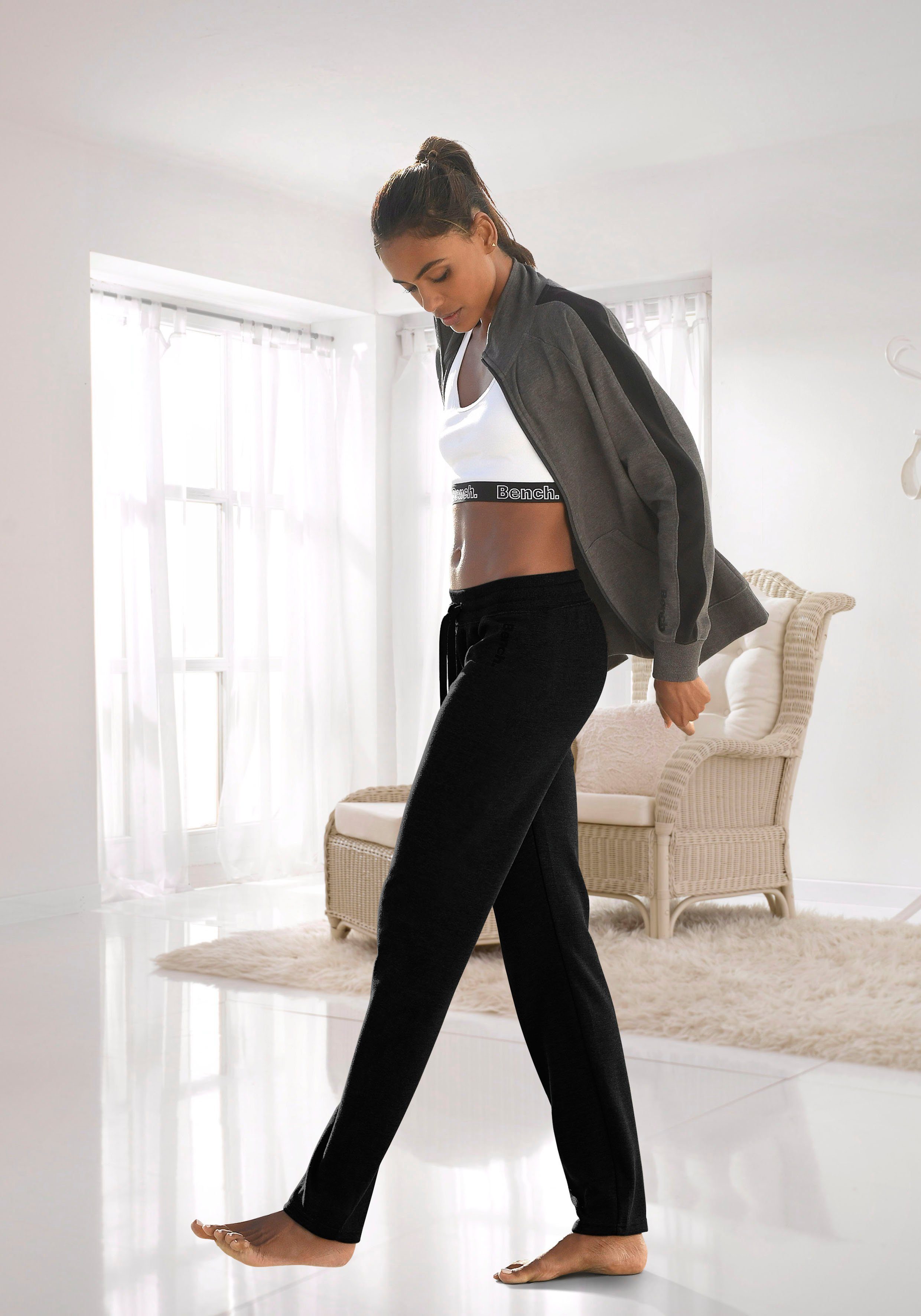 Bench. Loungewear Loungebroek met zijstrepen en rechte pijp, loungewear