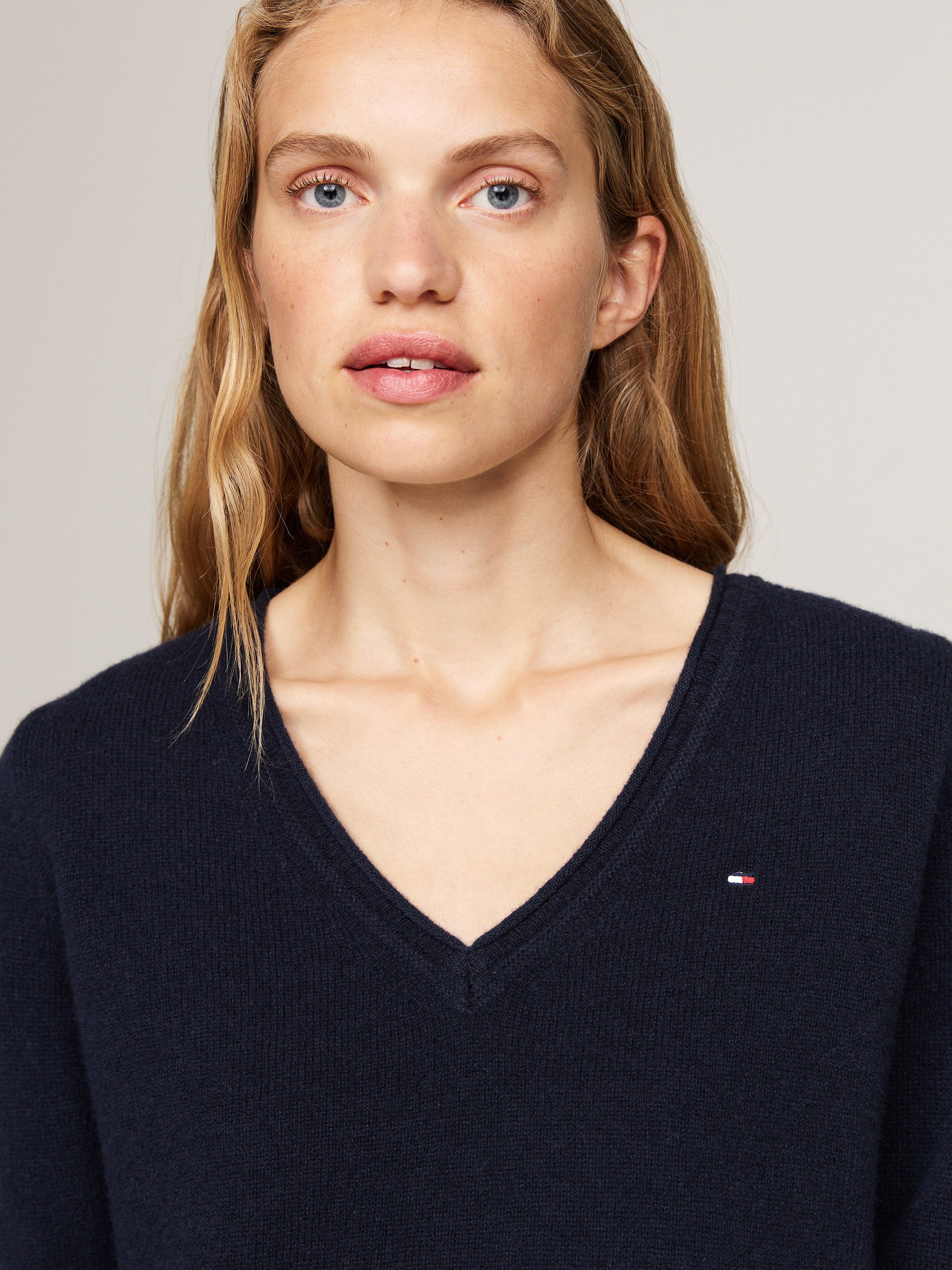 Tommy Hilfiger Gebreide trui SOFT WOOL V-NK SWEATER met v-hals van 100% wol