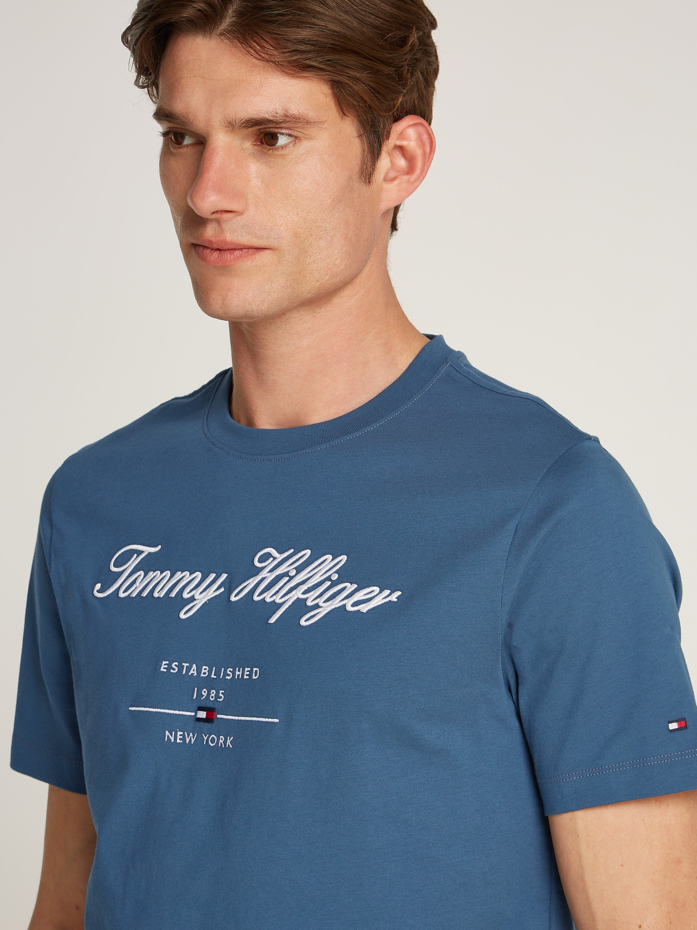 Tommy Hilfiger T-shirt SCRIPT LOGO TEE met opgestikt logo