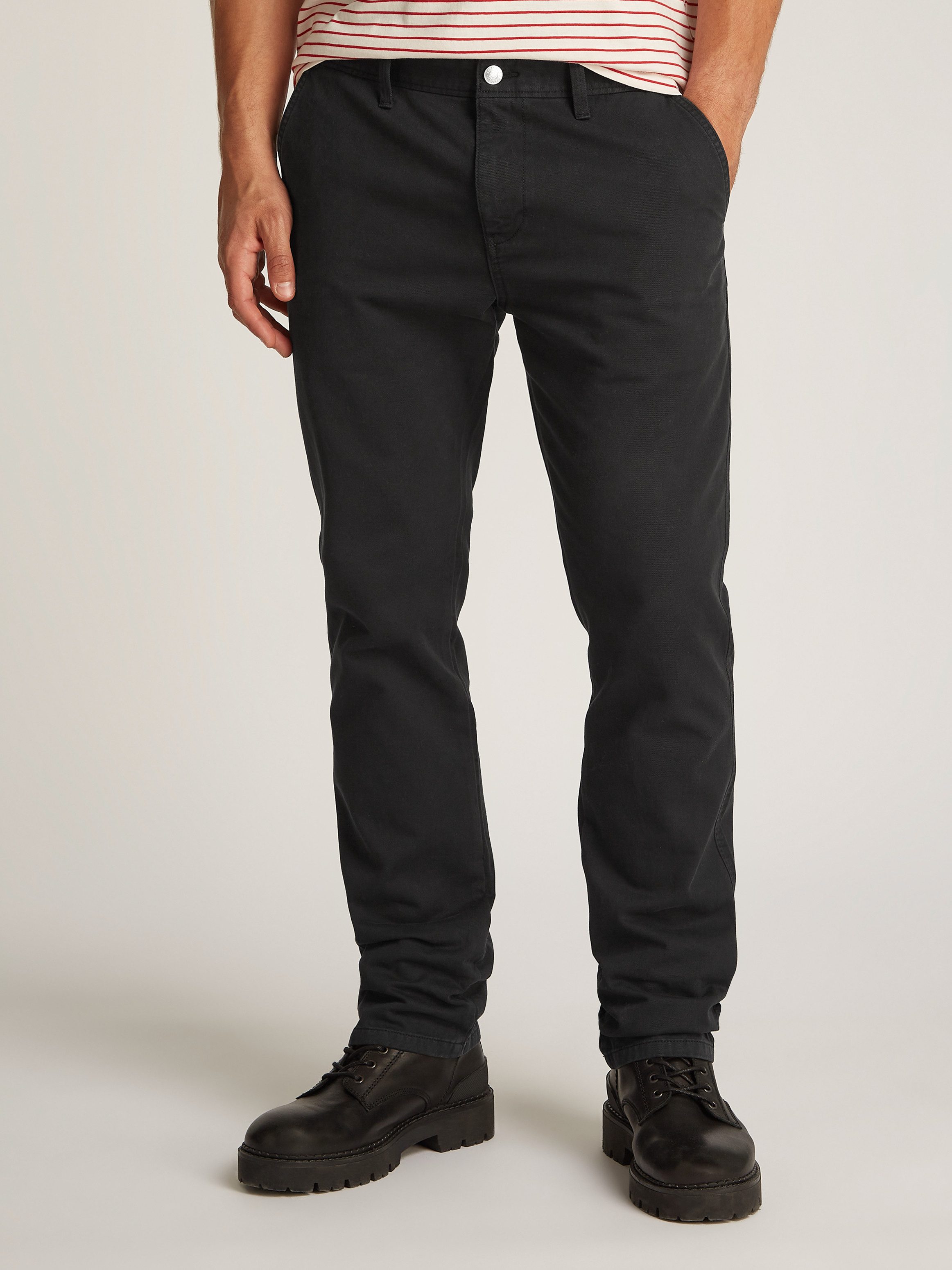 TOMMY JEANS Chino TJM RYAN CHINO met geborduurd logo