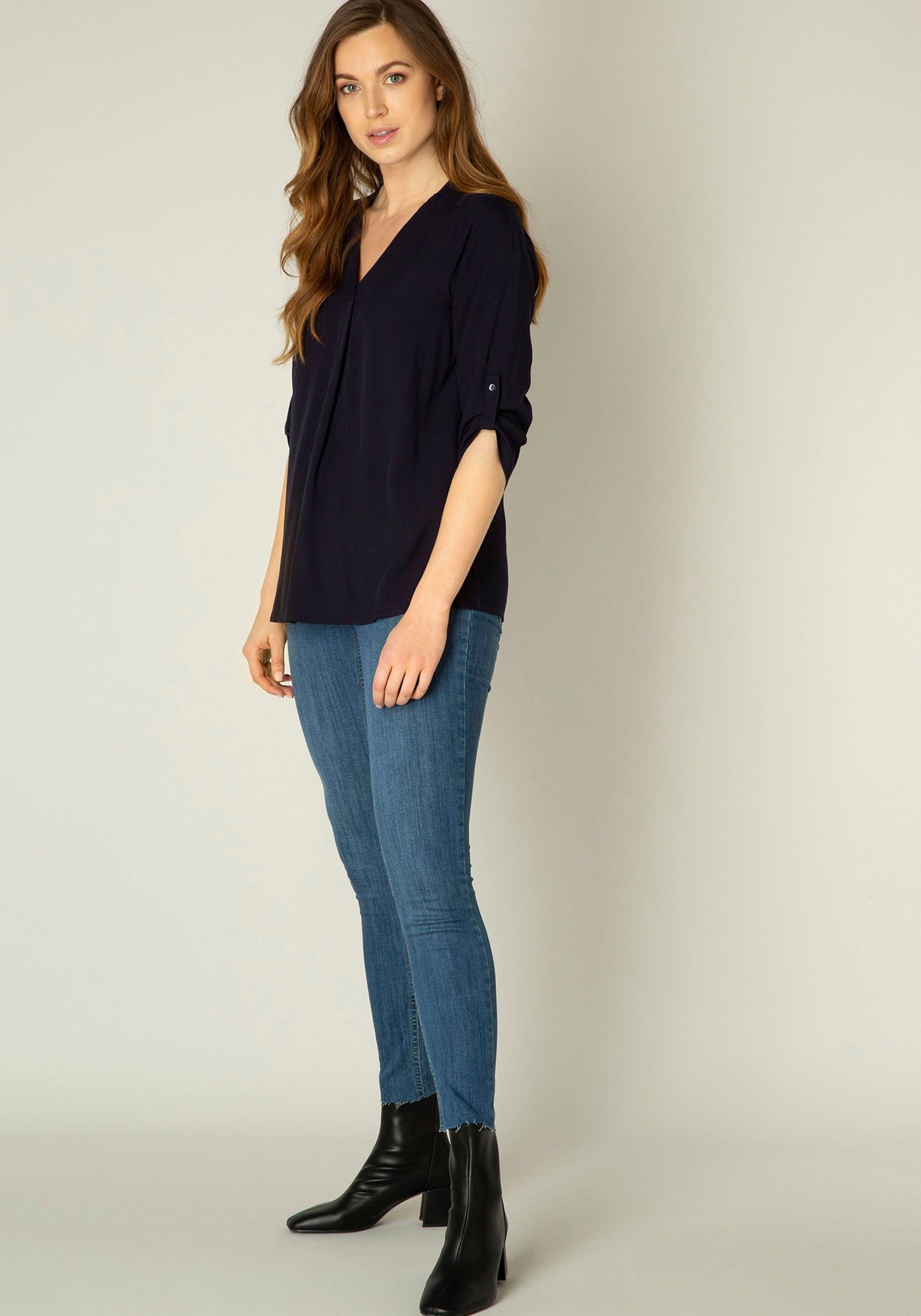 Base Level Shirtblouse met v-hals