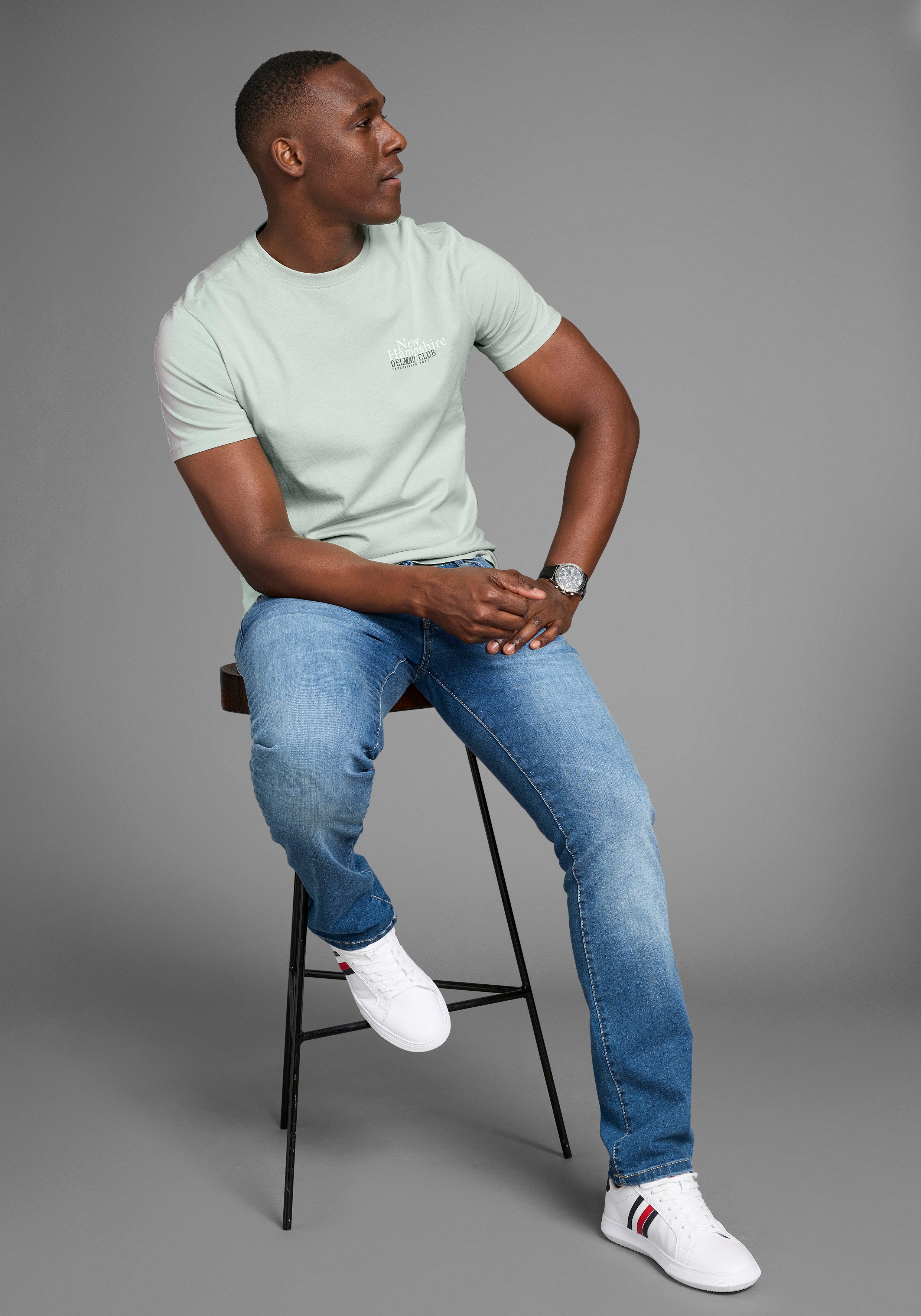 DELMAO T-shirt met subtiele logo-opdruk in club-design
