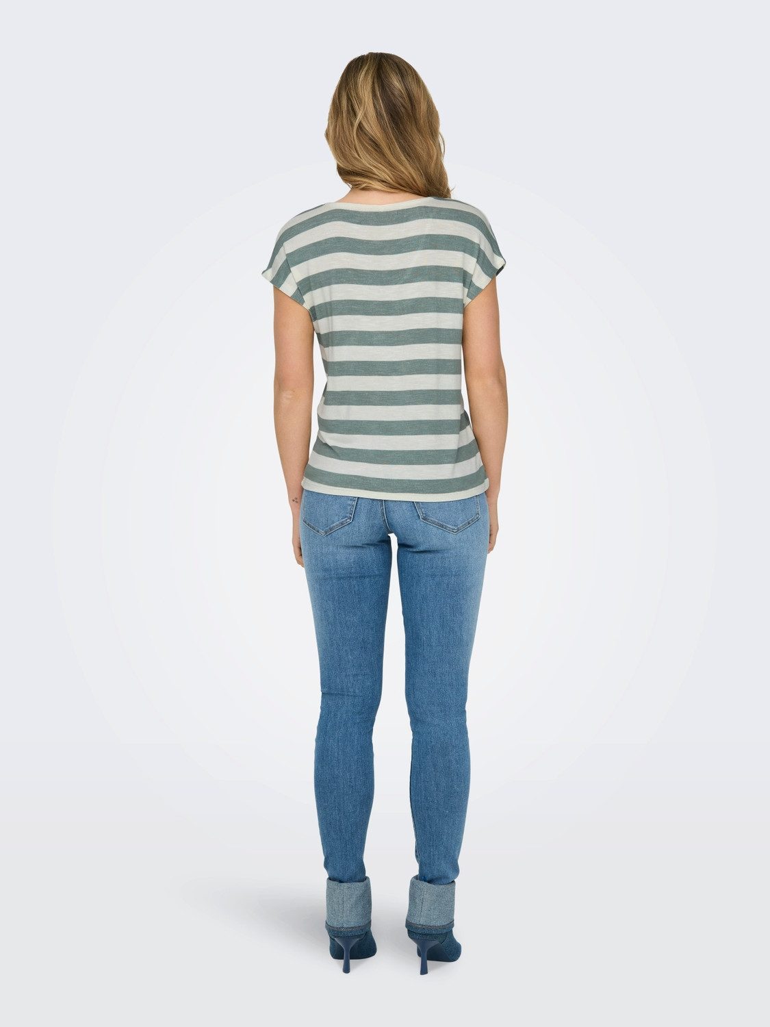 Only Shirt met V-hals ONLLIRA LIFE S/S V-NECK TOP JRS NOOS
