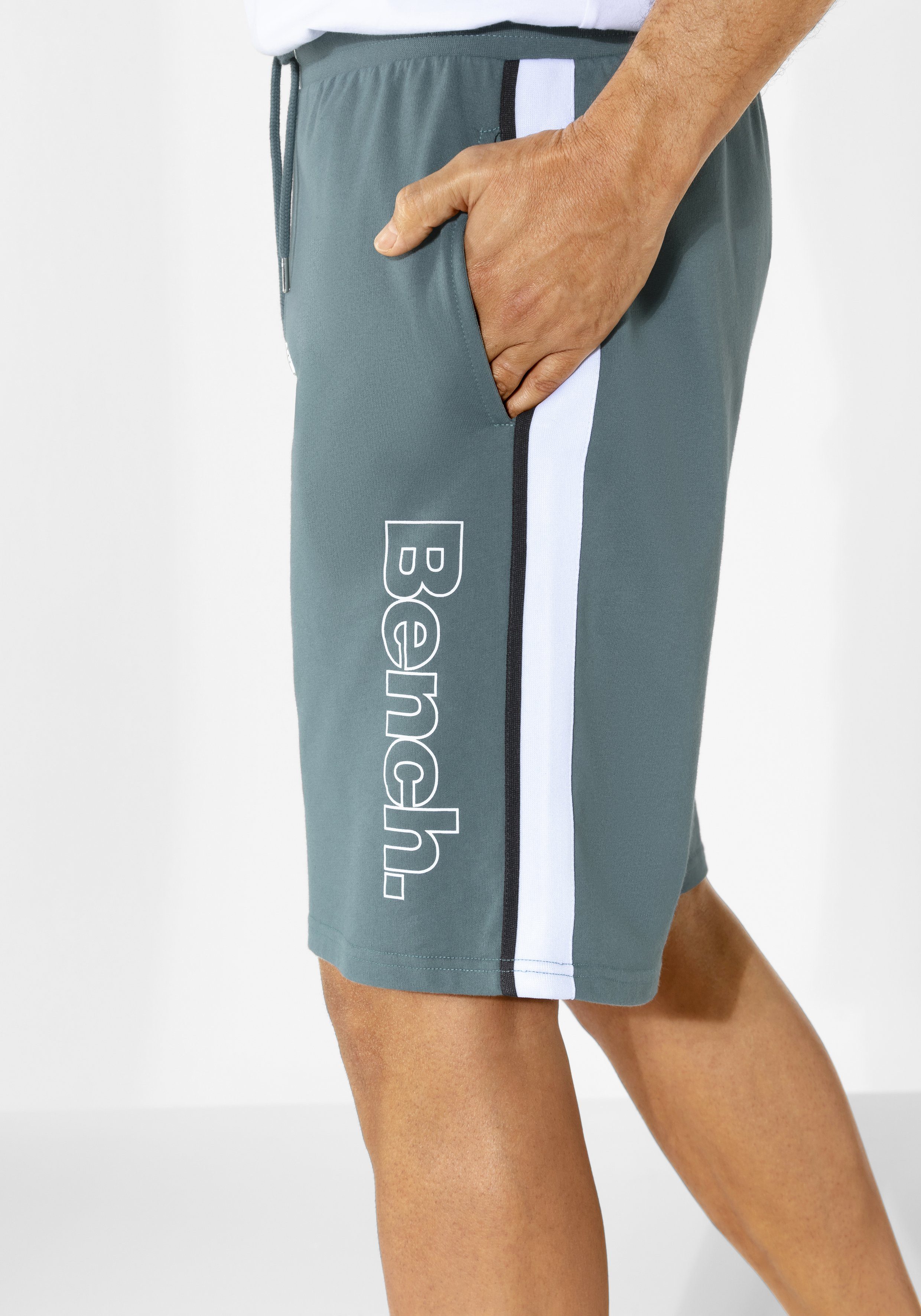 Bench. Loungewear Sweatshort met zakken opzij