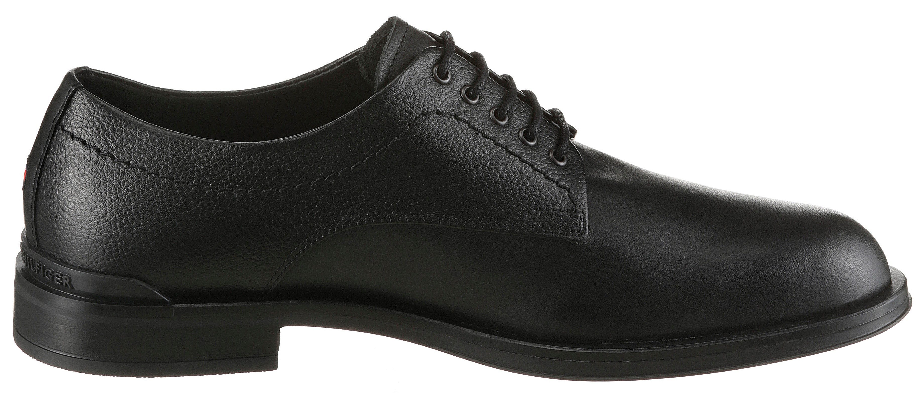 Tommy Hilfiger Veterschoenen CORPORATE HILFIGER LTH DERBY blokhak, feestdag schoen, avondschoen in elegante lijn