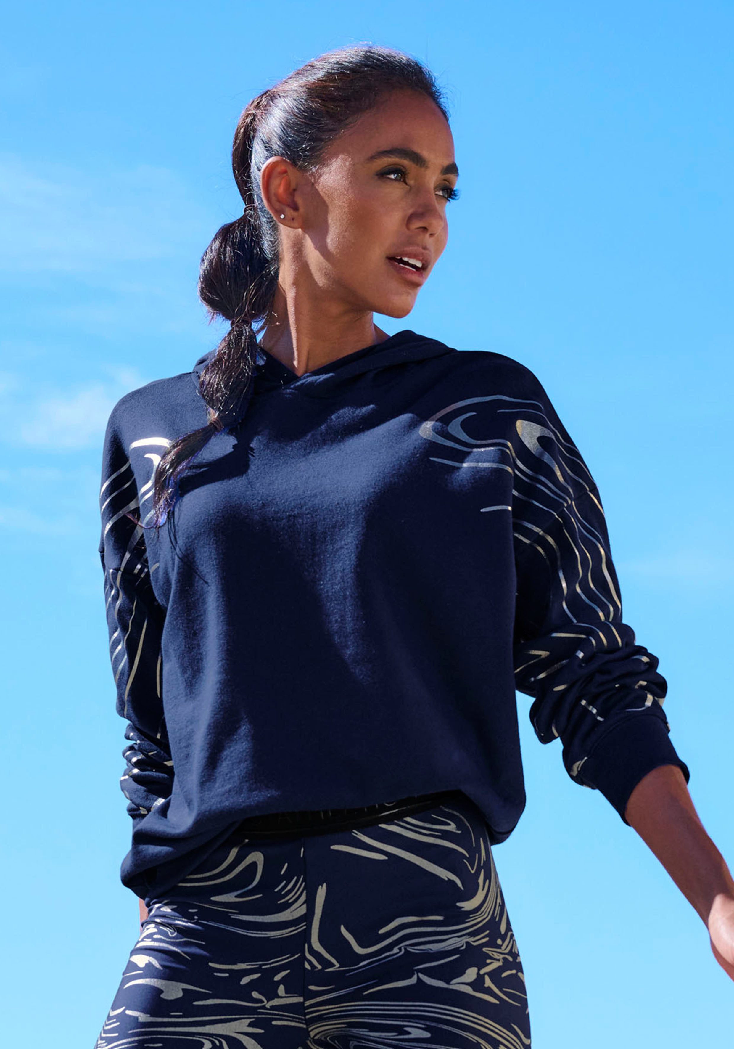 Active by Lascana Hoodie met glanzende print