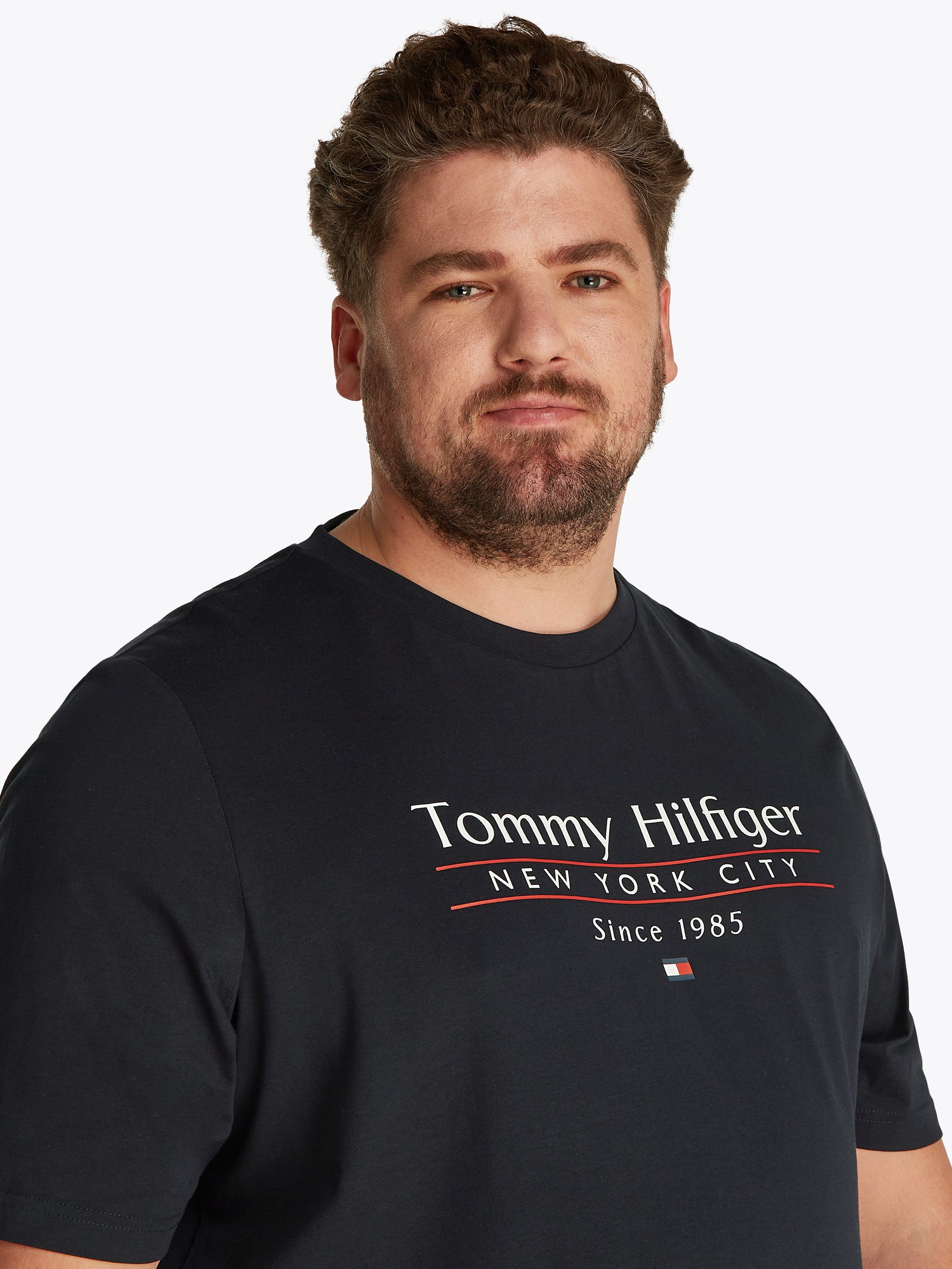 Tommy Hilfiger T-shirt BT-HILFIGER CENTER STACK TEE-B Grote maten, met meerkleurige print