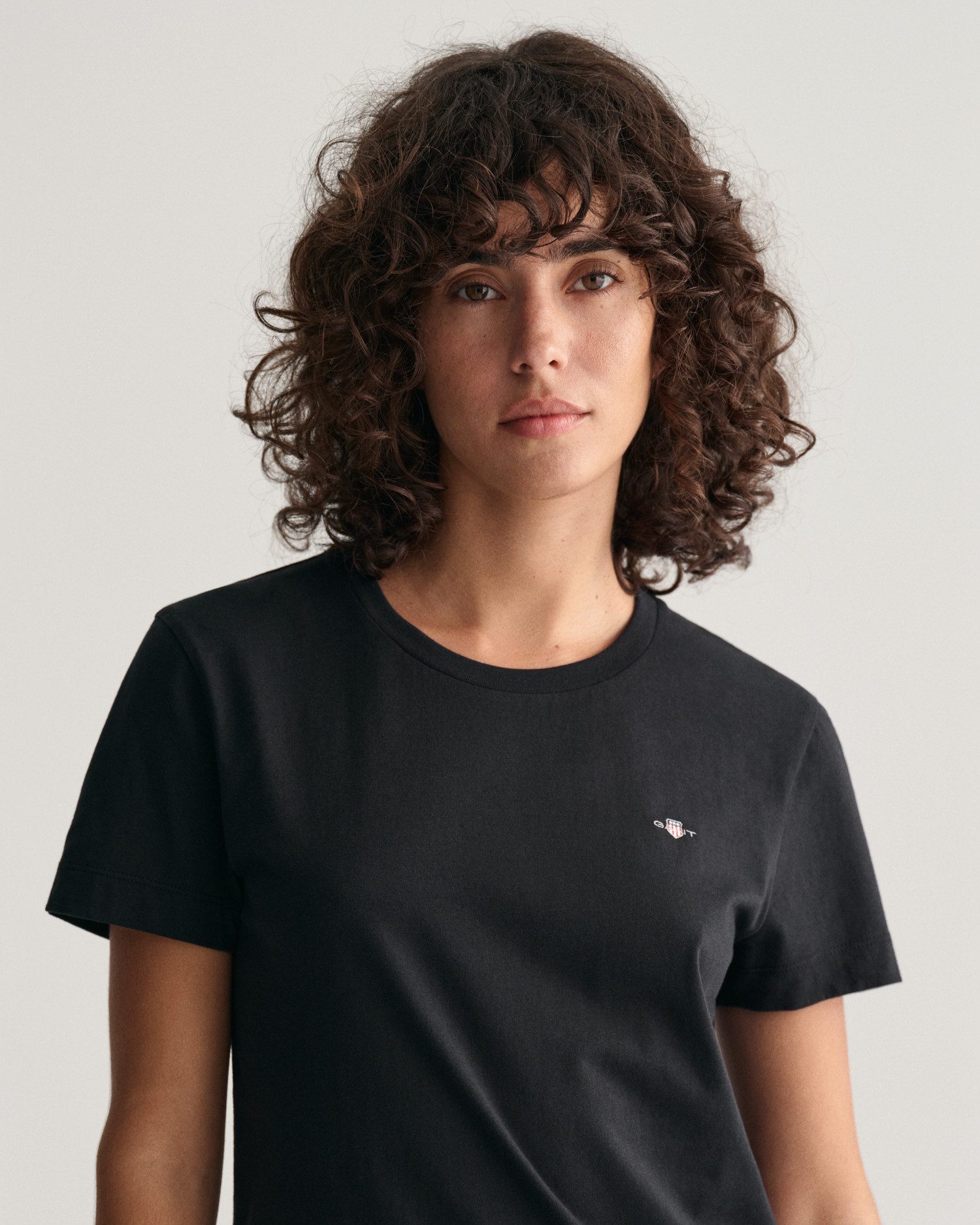 Gant T-shirt REG SHIELD KA T-SHIRT met een klein geborduurd wapenschild op de borst