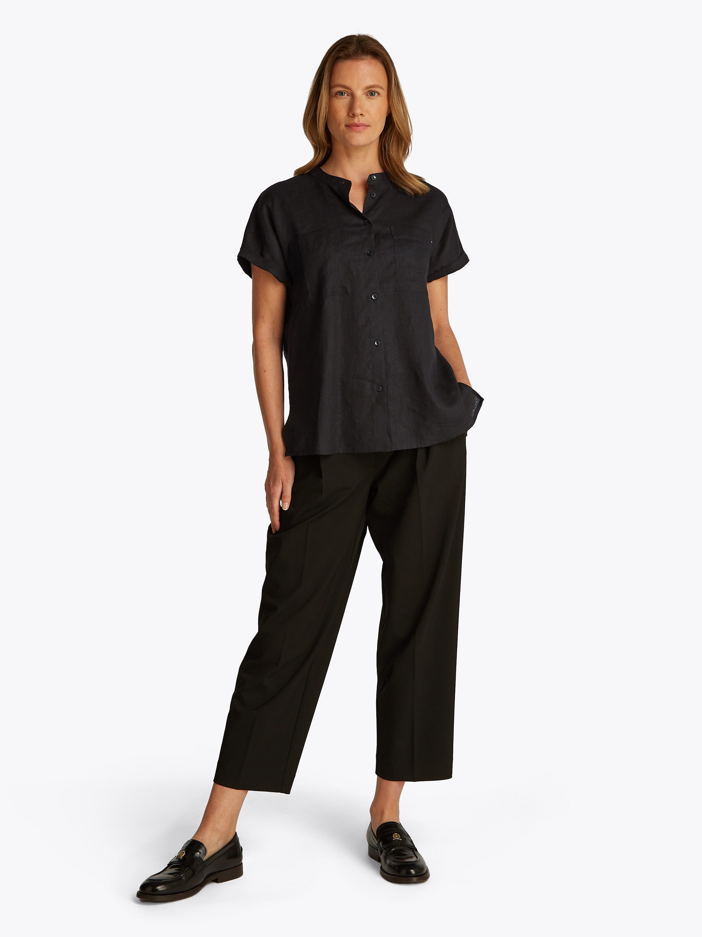Tommy Hilfiger Blouse met korte mouwen ESS LINEN COLLARLESS S/S BLOUSE met logo-borduursel, verkoelend premium linnen