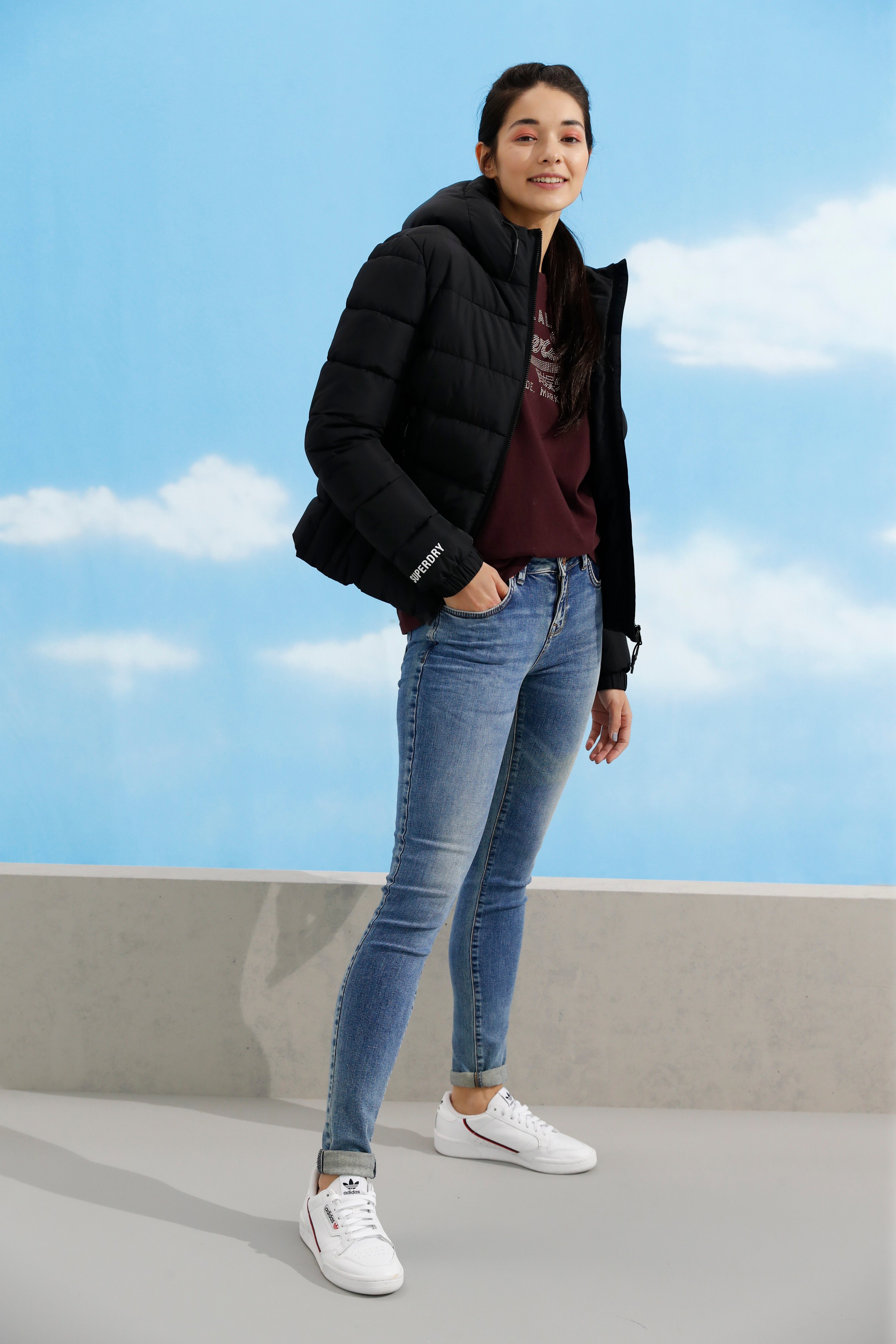 Superdry Gewatteerde jas HOODED SPIRIT SPORTS PUFFER van waterafstotend materiaal