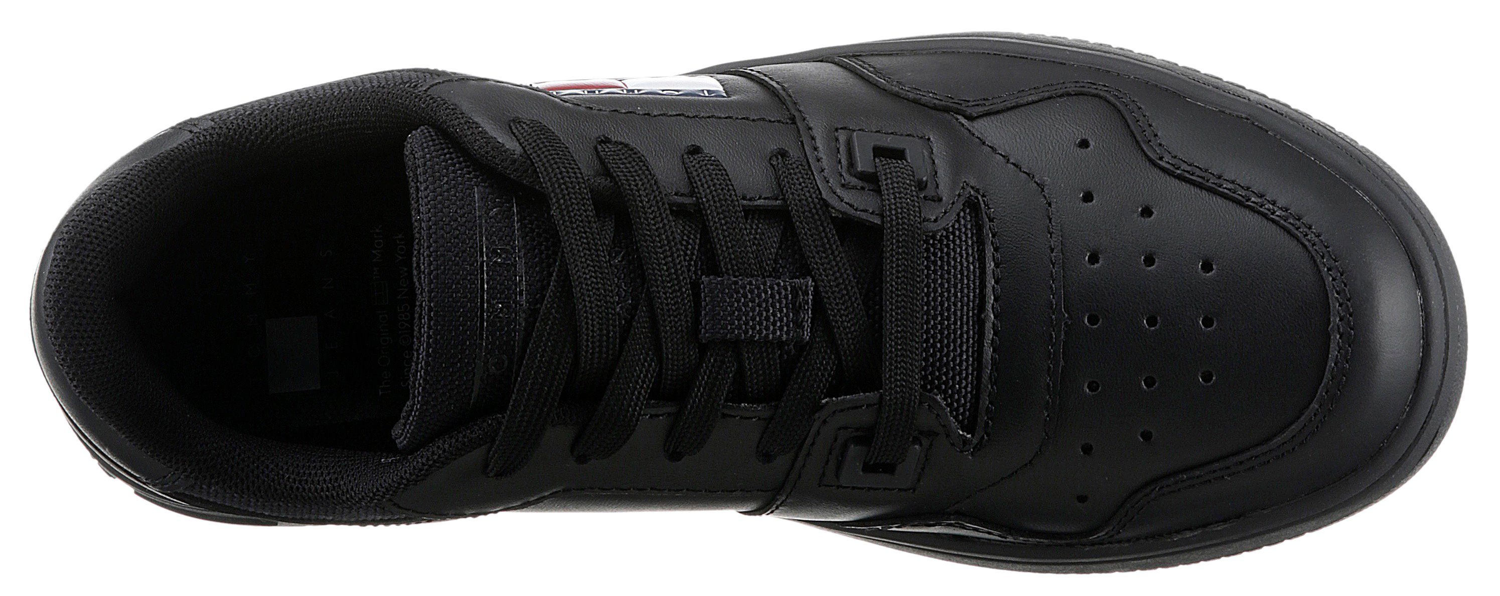 TOMMY JEANS Plateausneakers TJW RETRO BASKET ESS vrijetijdsschoen, lage schoen, veterschoen met zijlogo-vlag