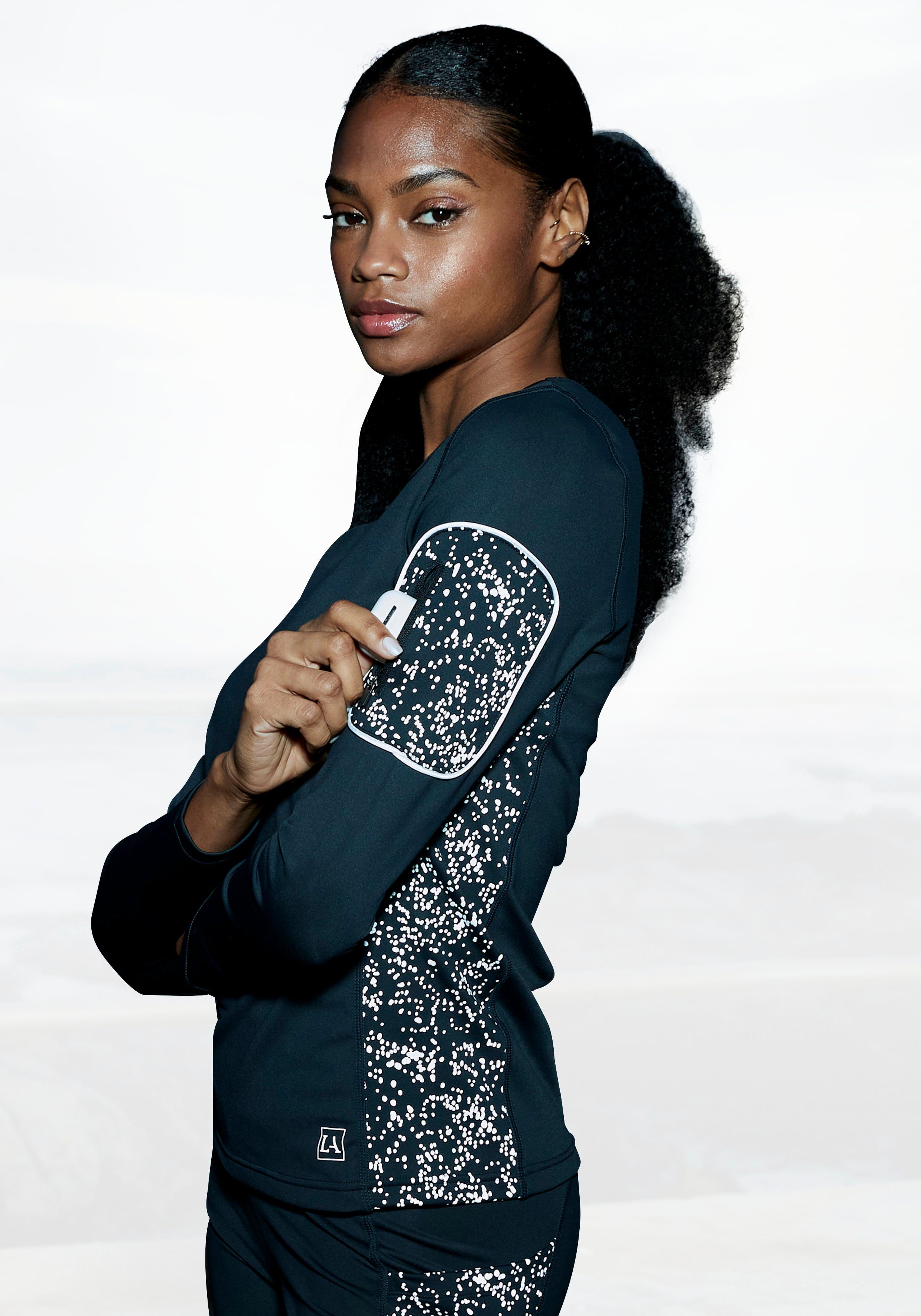 Active by Lascana Runningshirt -shirt met lange mouwen met reflecterende print en praktische armtas