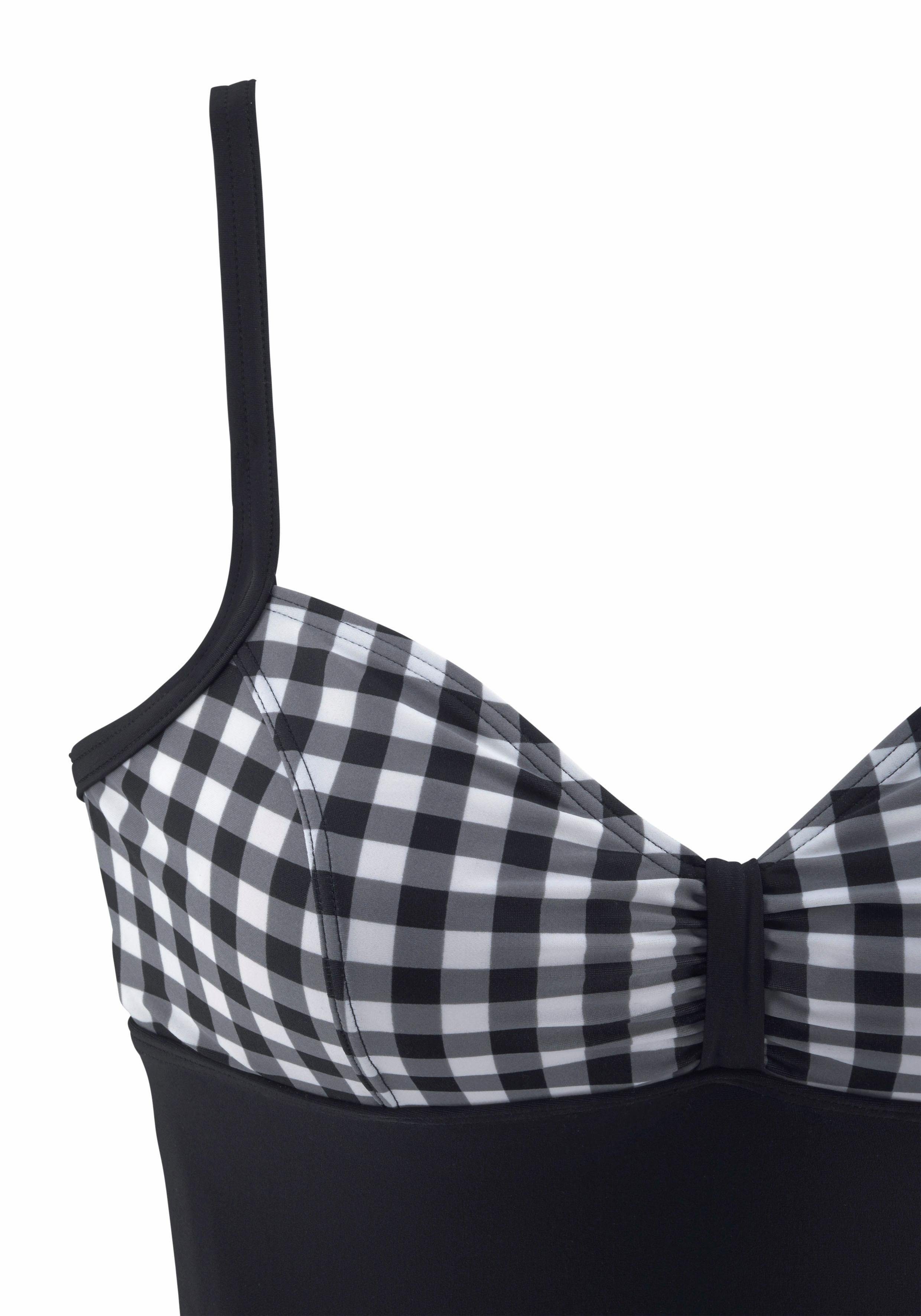 Lascana Badpak met zwart-witte contrastdetails en modellerend effect