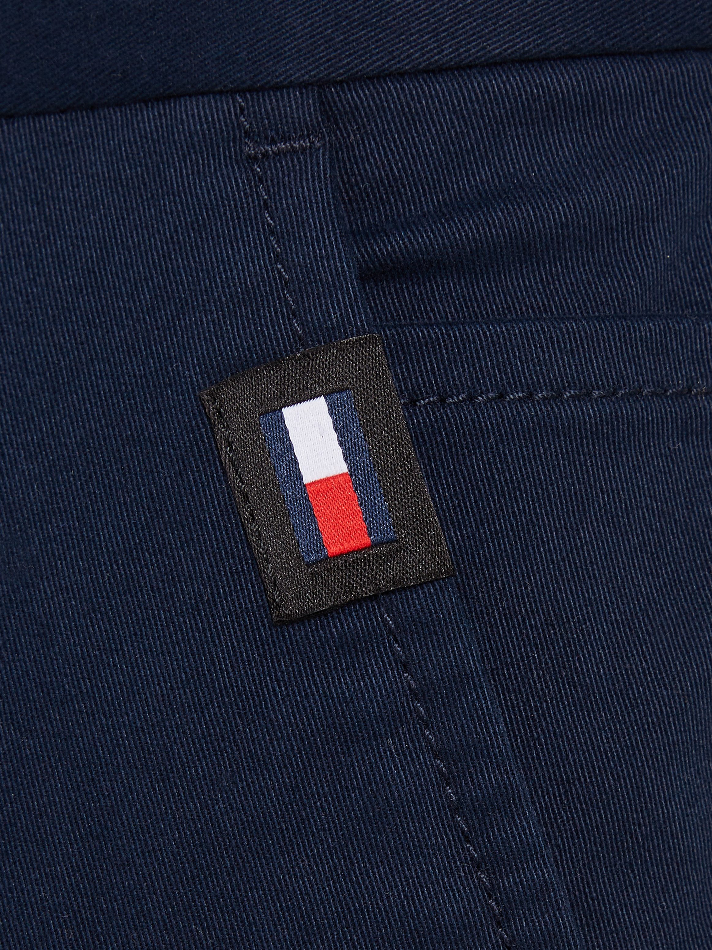 TOMMY JEANS Chino TJM AUSTIN CHINO Merkenlogo op de achterkant en ingreepzak