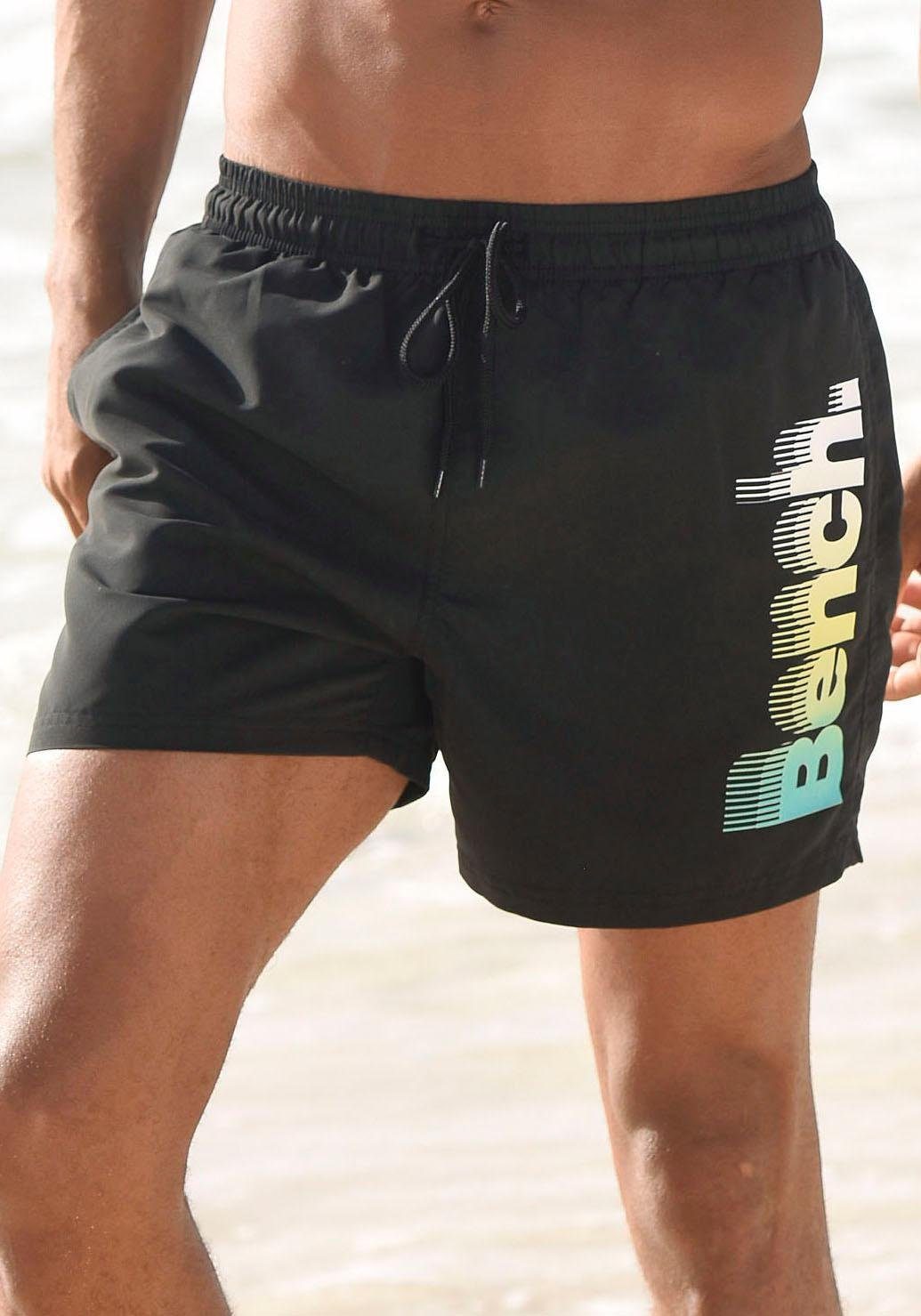 Bench. Zwemshort met een grote logoprint
