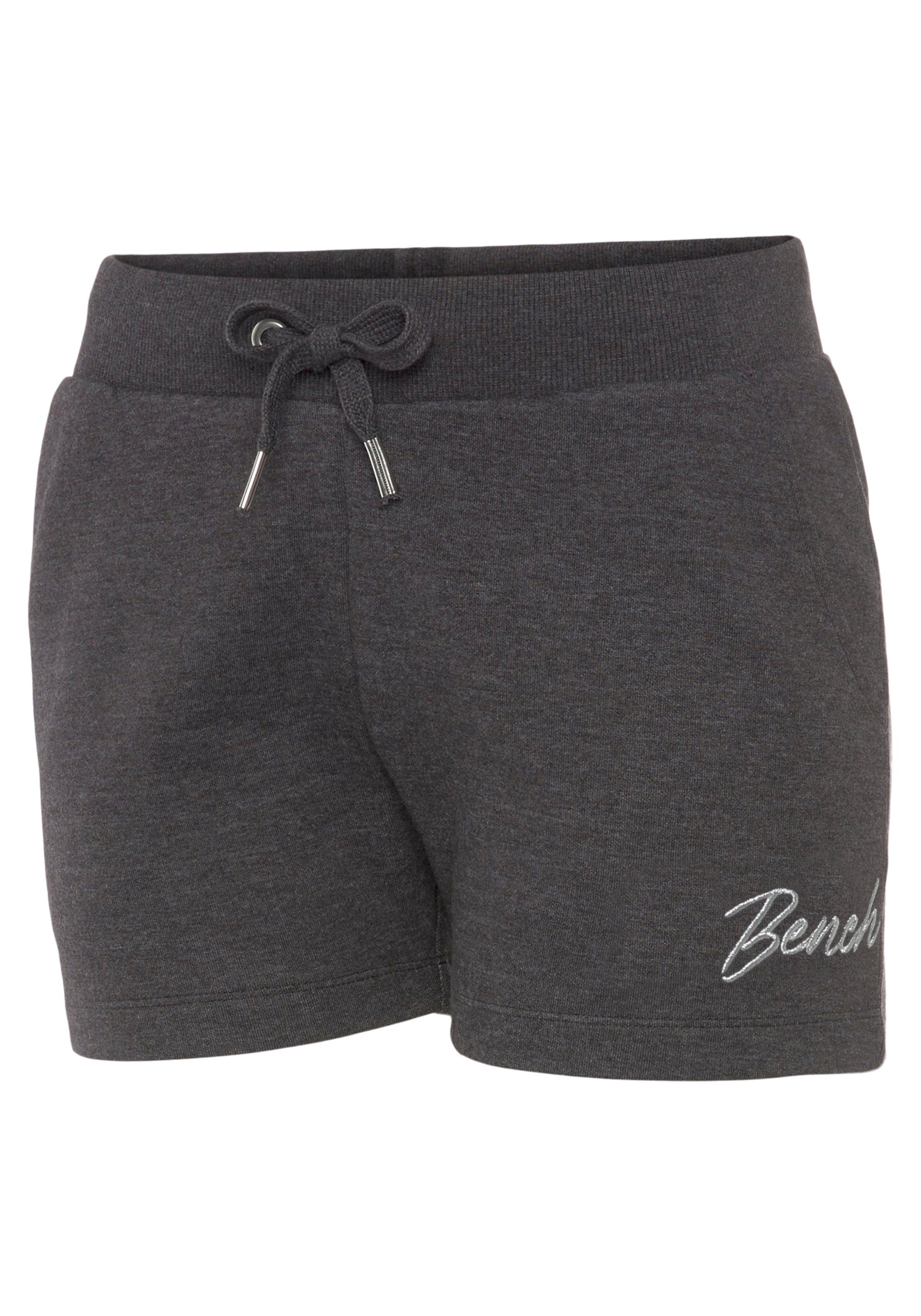 Bench. Loungewear Relaxshorts -sweatshorts, lounge-shorts met kleine glanzende logostiksel, loungewear