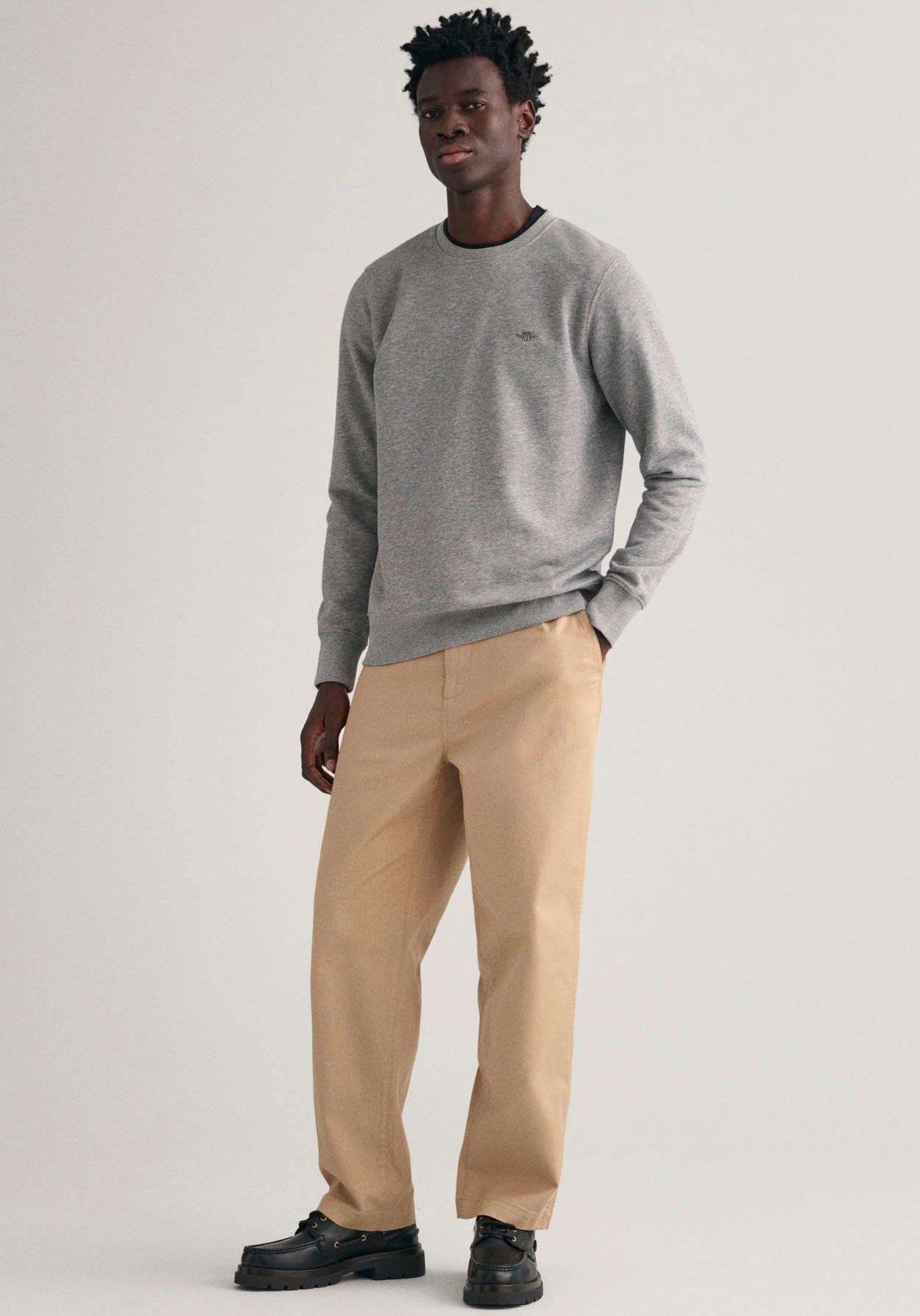 Gant Sweatshirt REG SHIELD C-NECK SWEAT met logoborduursel op borsthoogte