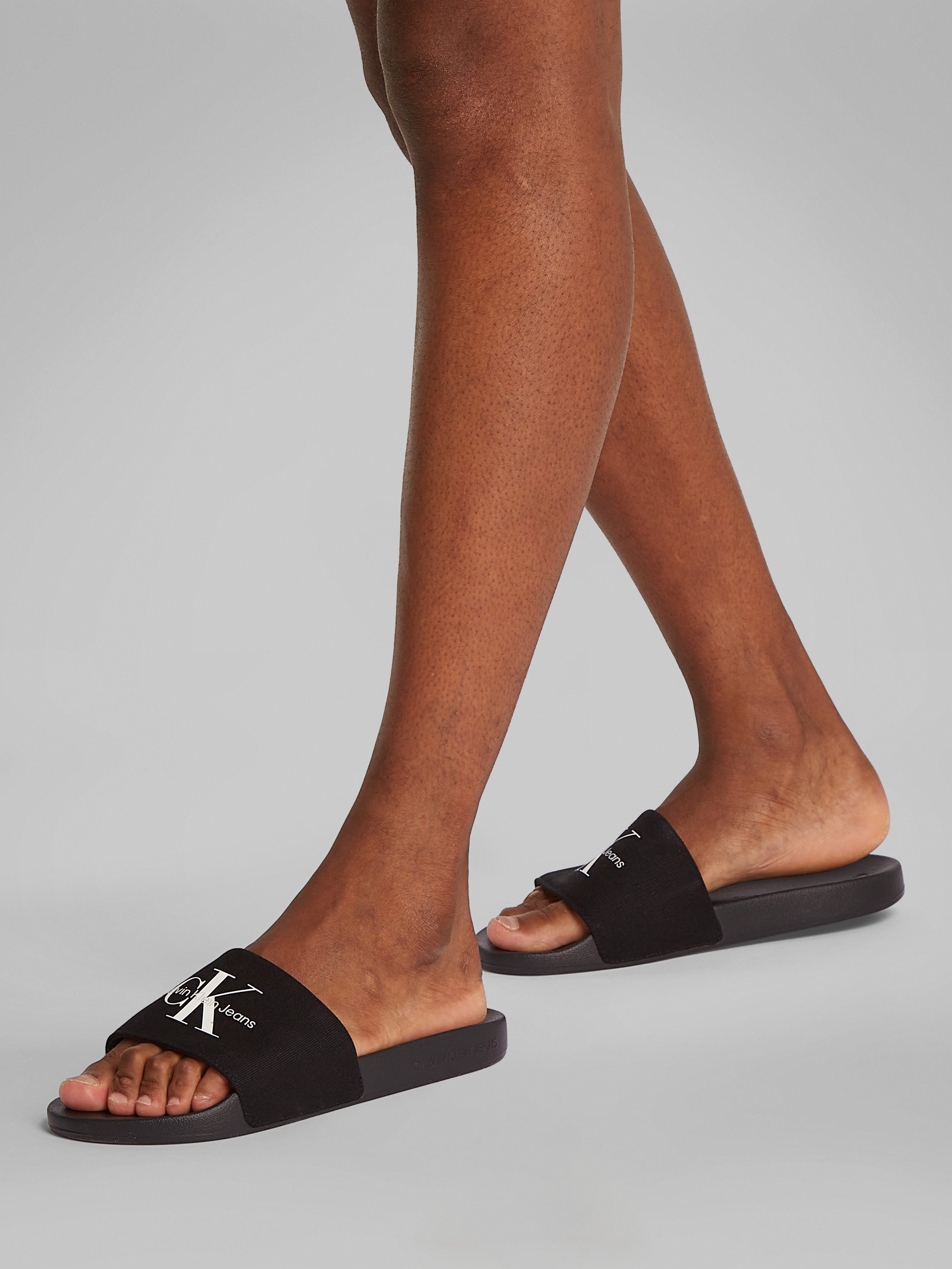 Calvin Klein Badslippers SLIDE MONOGRAM zomerschoen, slippers, badschoens, strandschoen met logo-opschrift