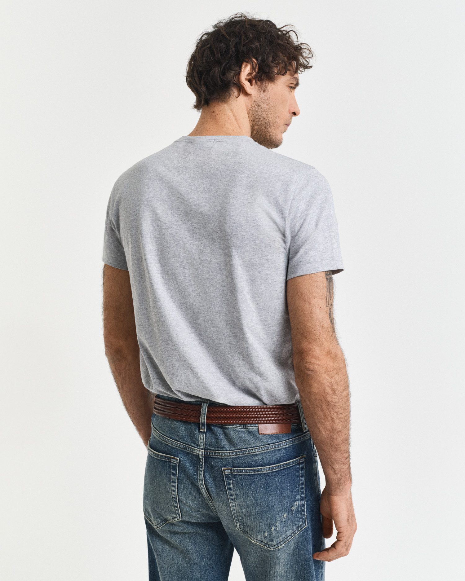 Gant T-shirt SLIM SHIELD SS T-SHIRT met logoborduursel op borsthoogte