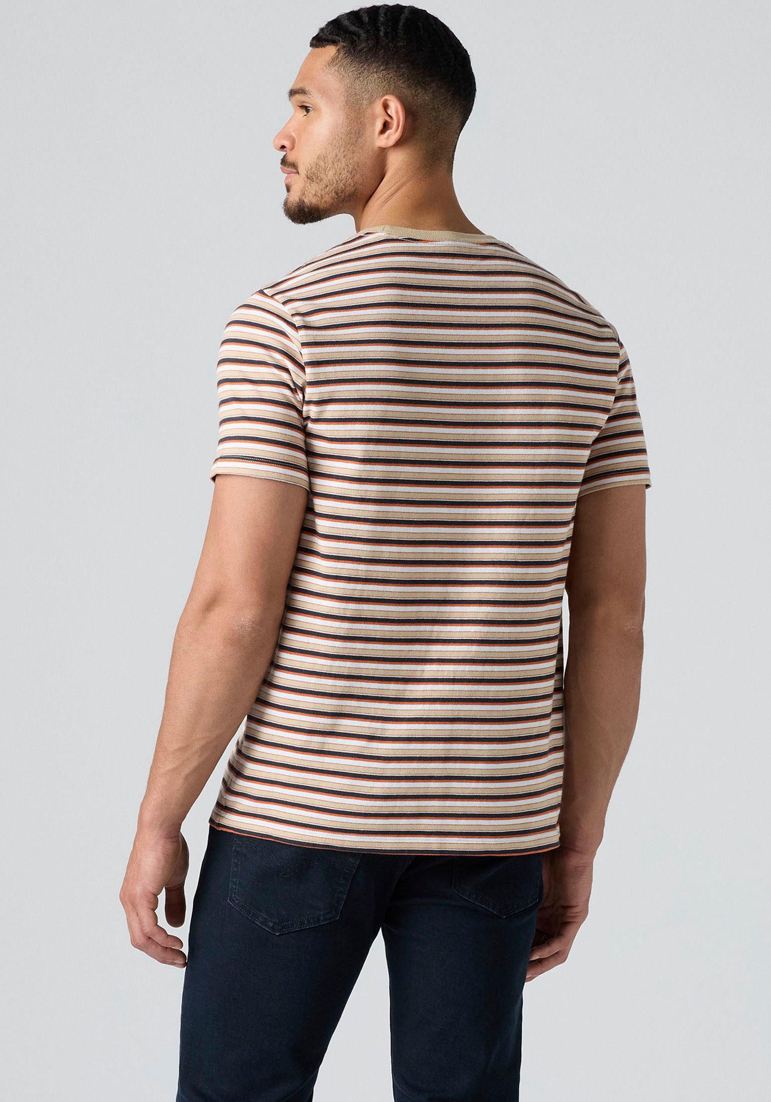 Levi's® T-shirt met gestreept patroon