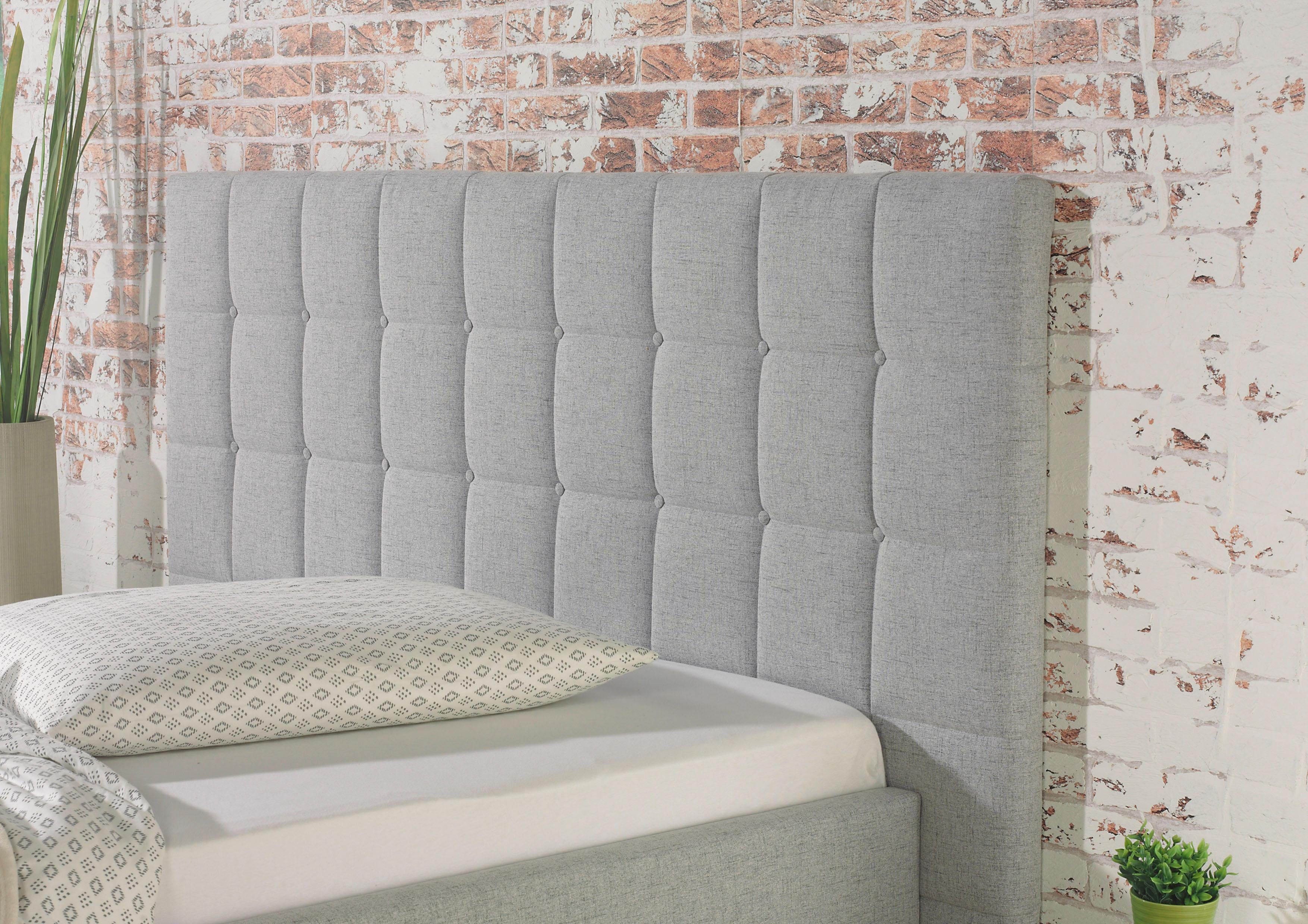 Maintal Gestoffeerd bed Cueno met en zonder matras in 2 uitvoeringen, stiksels met capitonnage