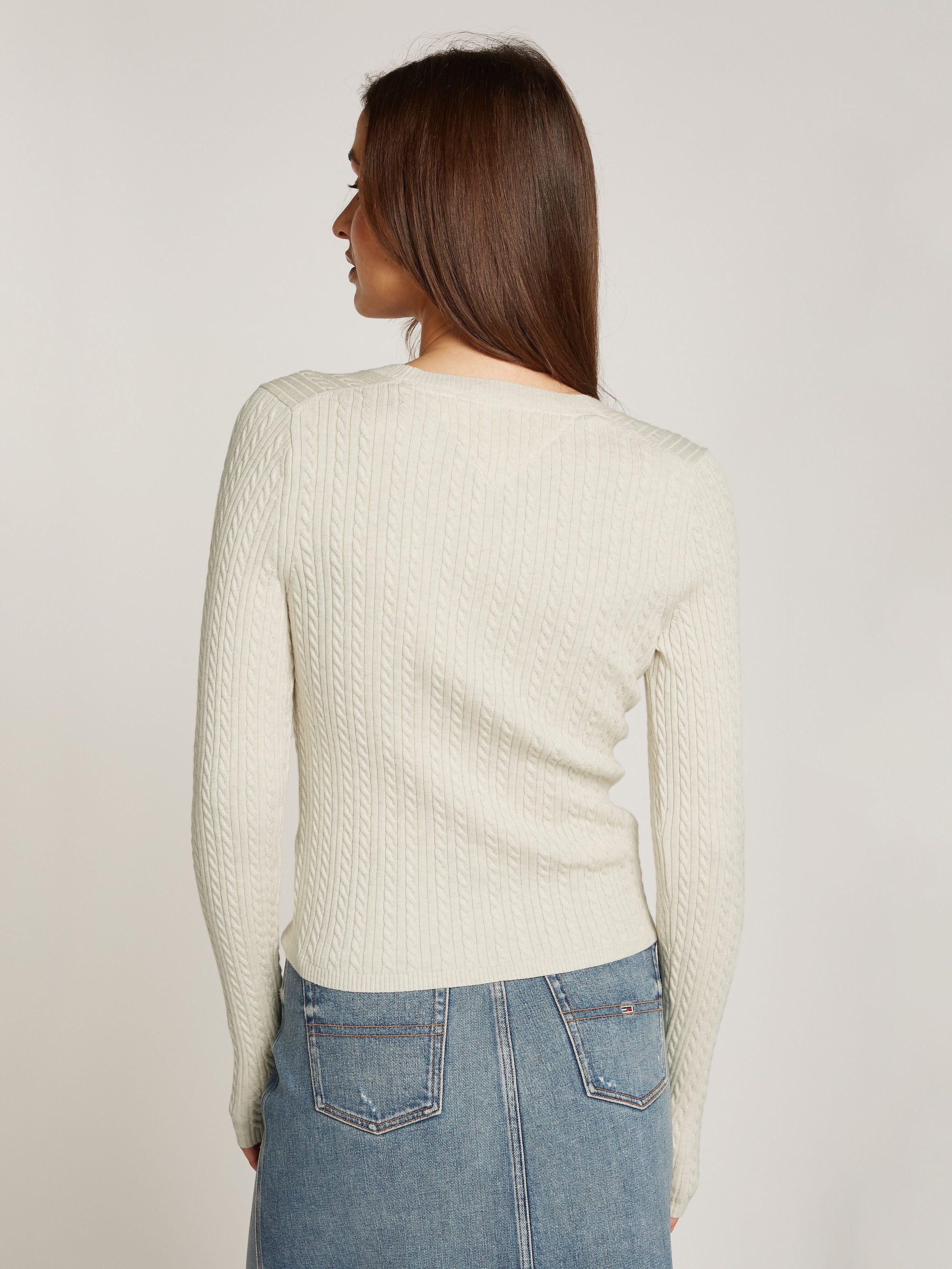 TOMMY JEANS Vest TJW CABLE ESSENTIAL CARDIGAN met kabelpatroon, logo-borduursel