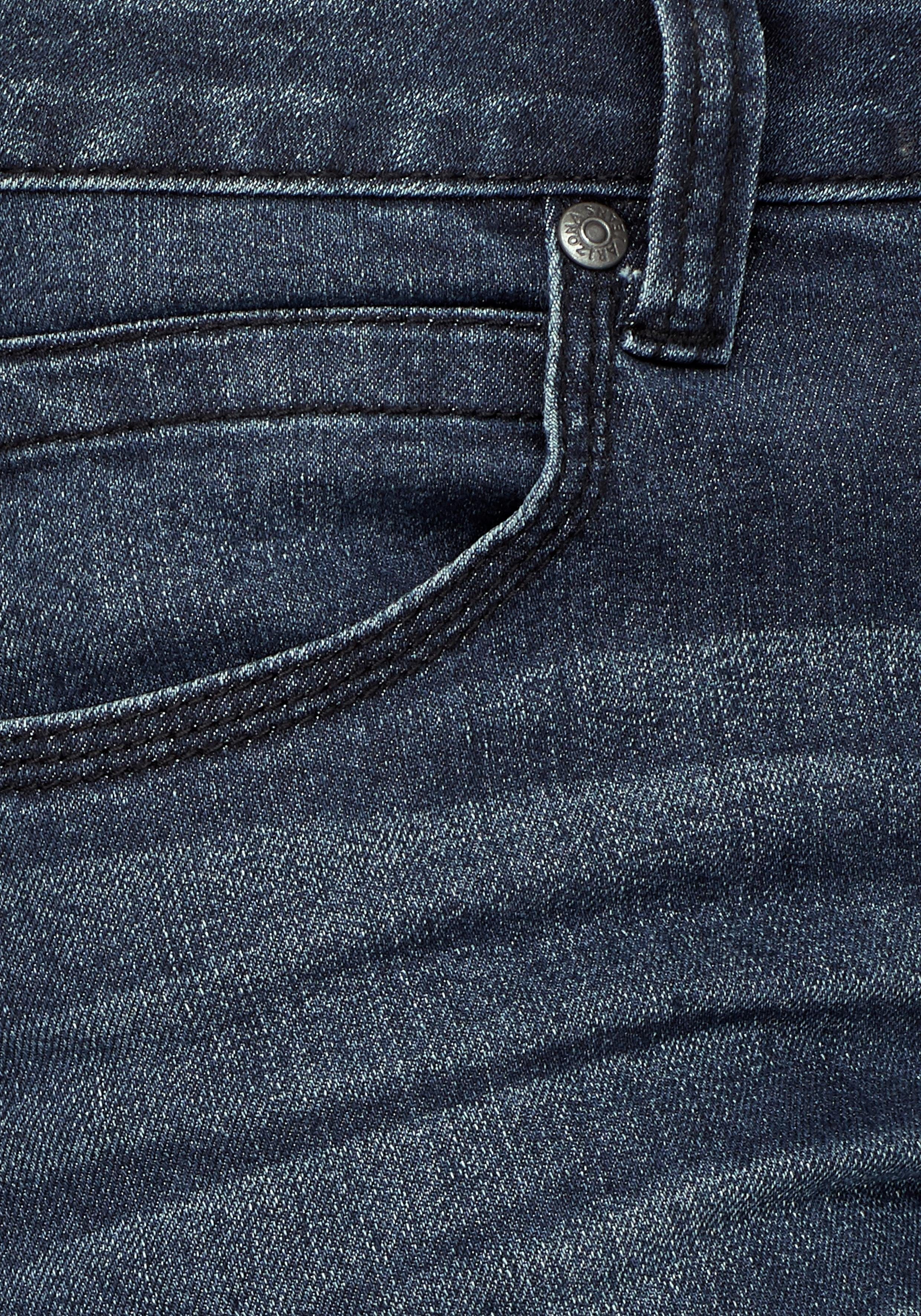 Arizona Bootcut jeans Shaping bootcut, contraststiksels, used-look-wassing, lage taille