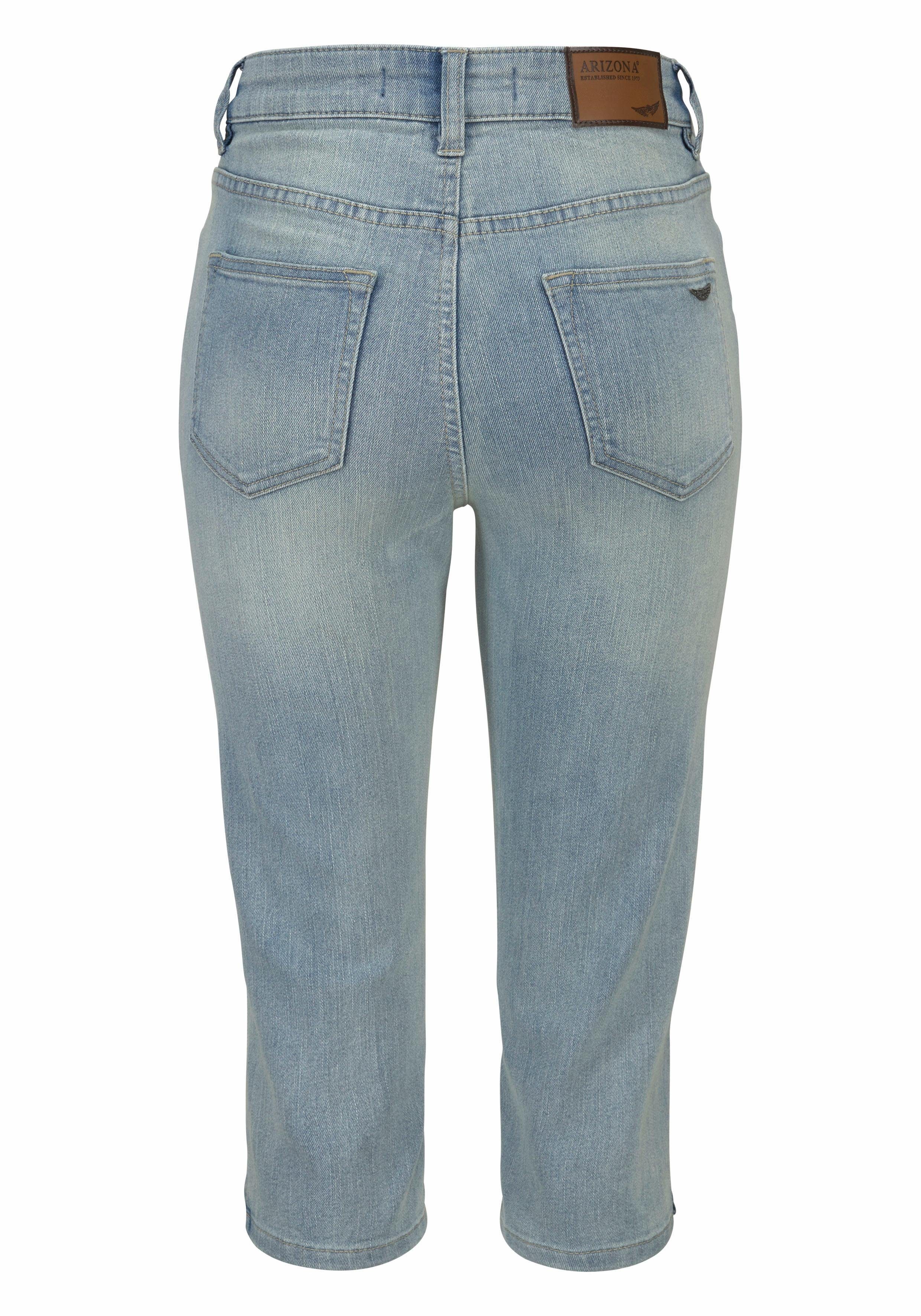 Arizona Capri jeans Met splitje in de zoom smalle pasvorm, met stijlvolle studs, hoge taille