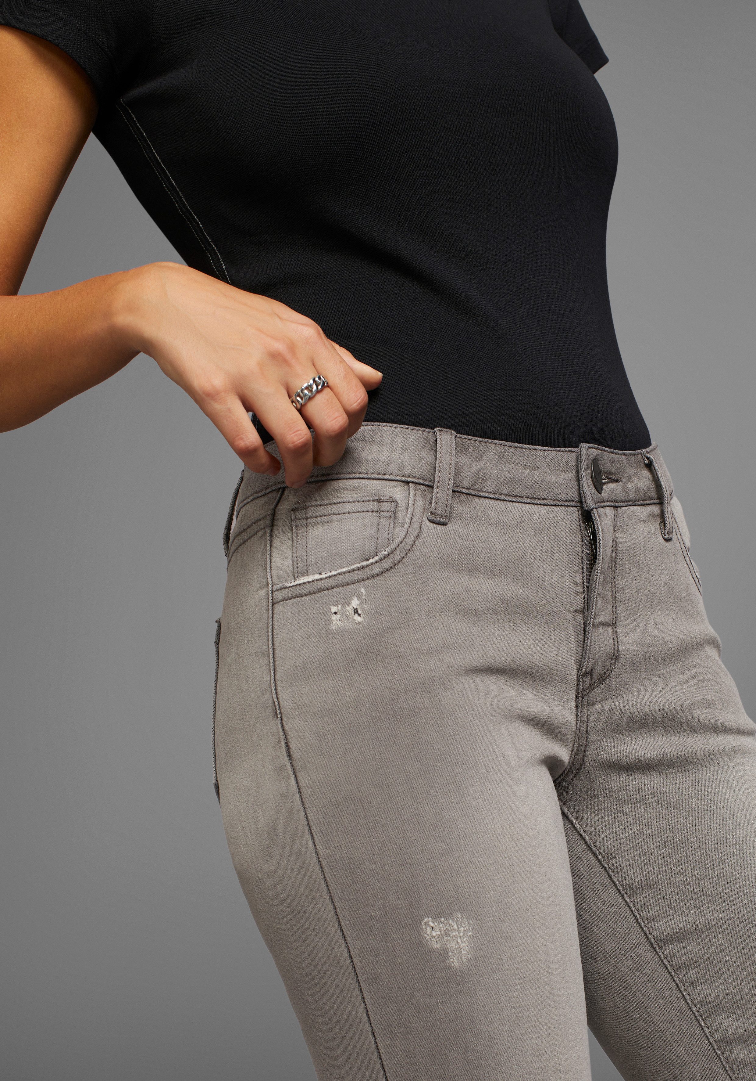 Arizona Bootcut jeans Ultra Stretch uitlopende pasvorm, modieuze used-look, normale taille