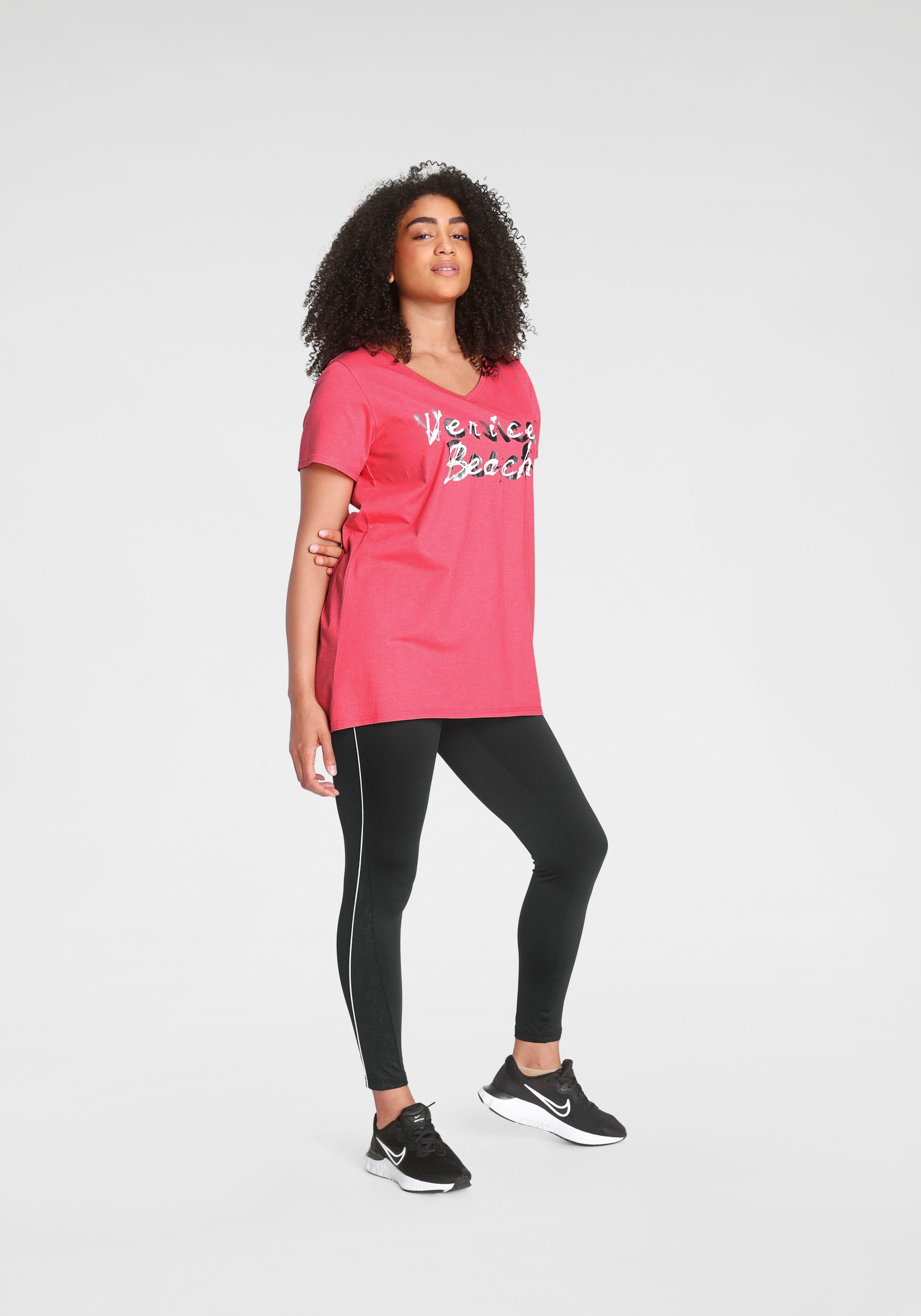 Venice Beach Lang shirt Lange mouwen, losse pasvorm, met logoprint, hartvormige hals
