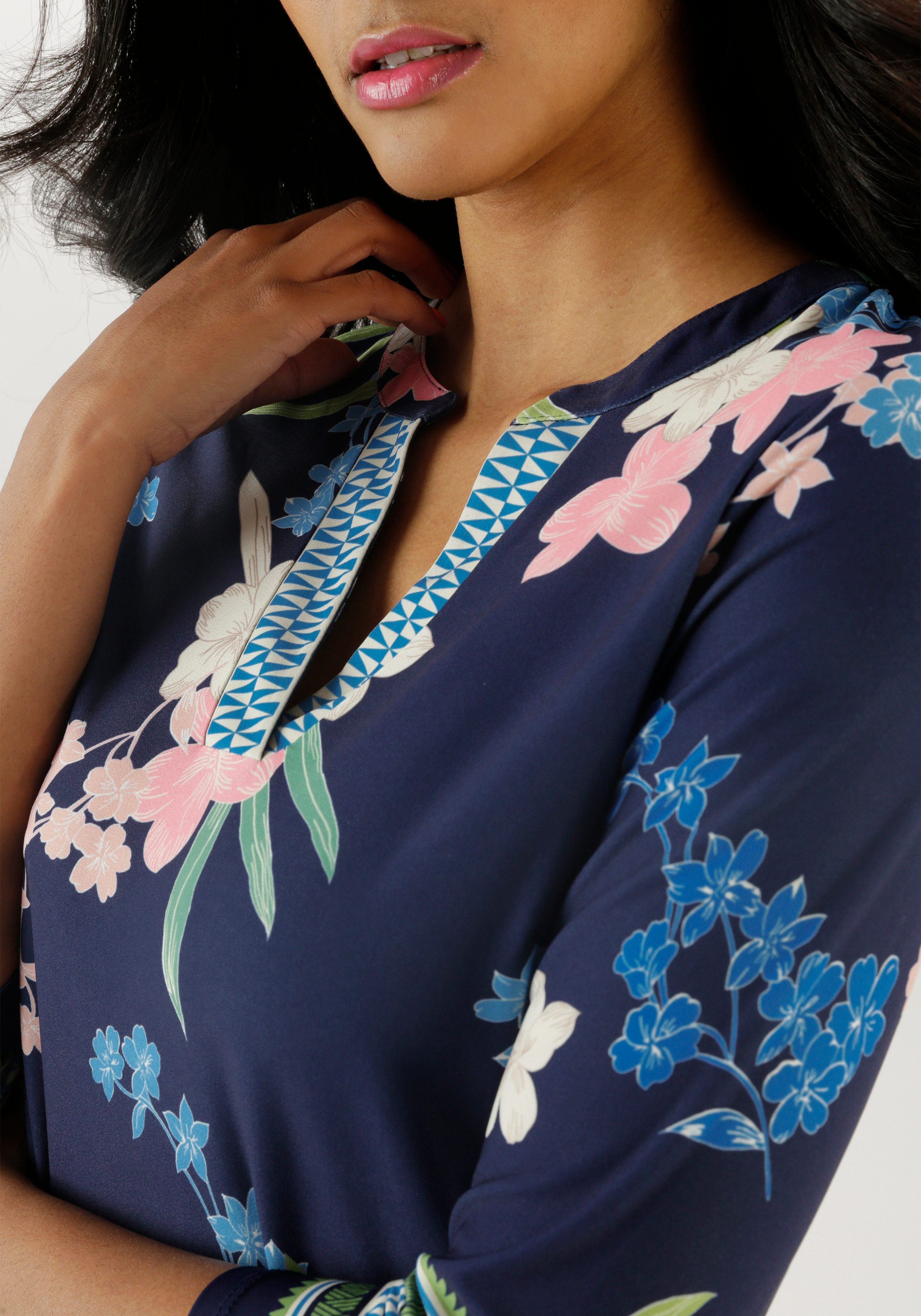 Aniston SELECTED Jerseyjurk met modieus gemusterde zigzag rand - nieuwe collectie