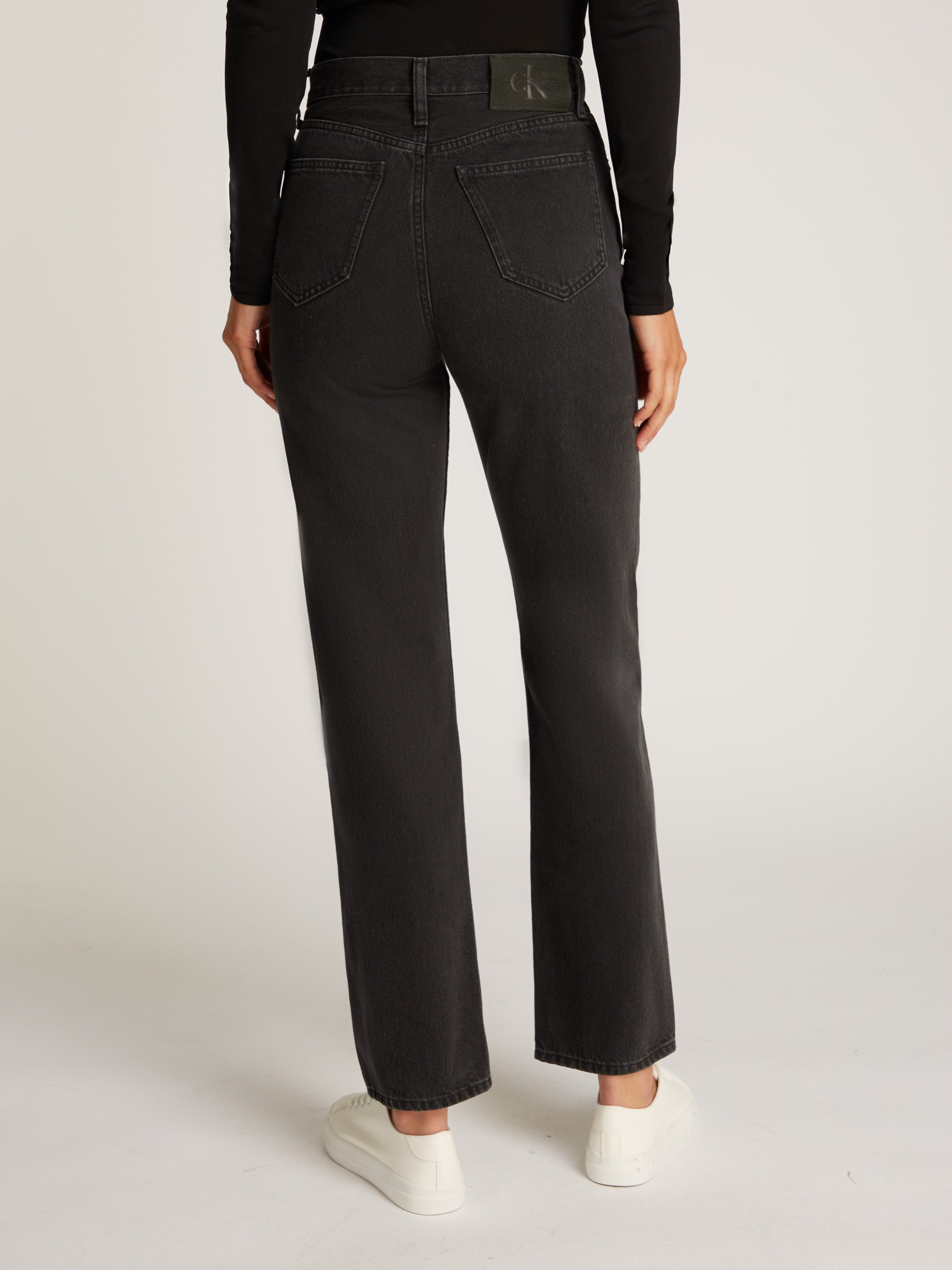 Calvin Klein Mom jeans HIGH RISE STRAIGHT lichte stone wash-look met muntzakje