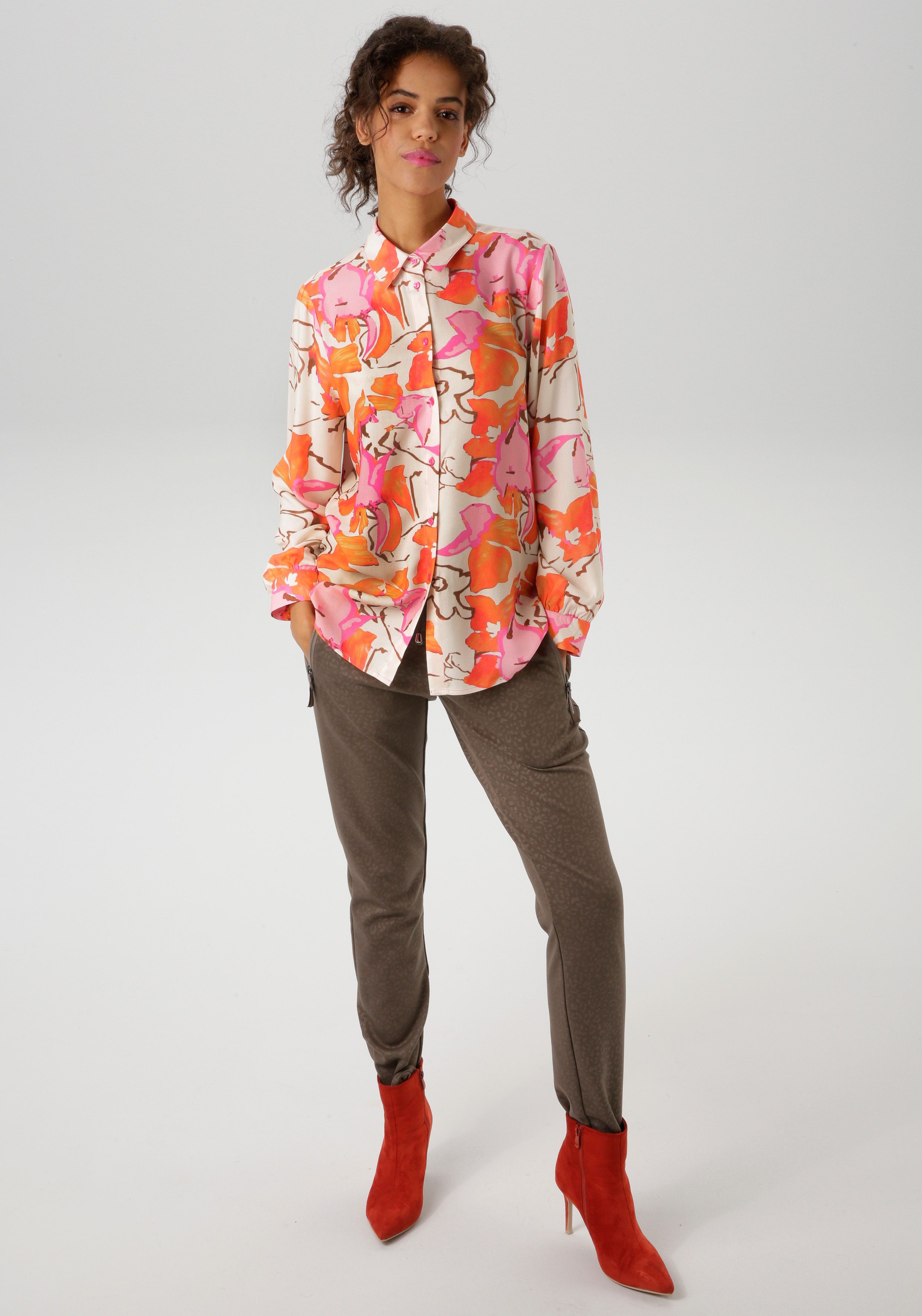Aniston CASUAL Overhemdblouse met grootschalige, grafische bloemenprint - nieuwe collectie