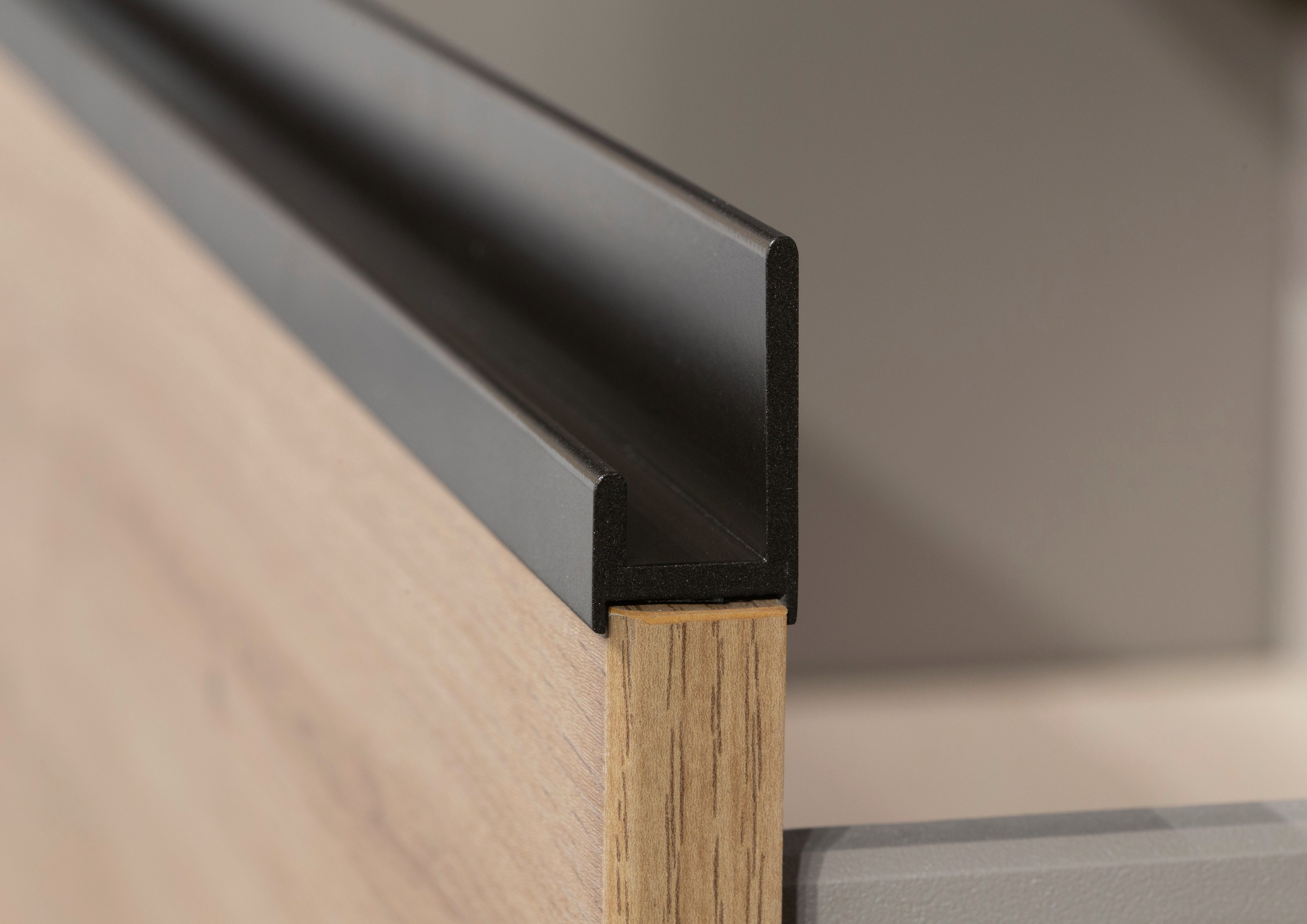 rauch Draaideurkast Kledingkast Kast Garderobe Wasmand COSTA in 3 Breedtes veel ruimte, greeploze front en push-to-open functie made in germany