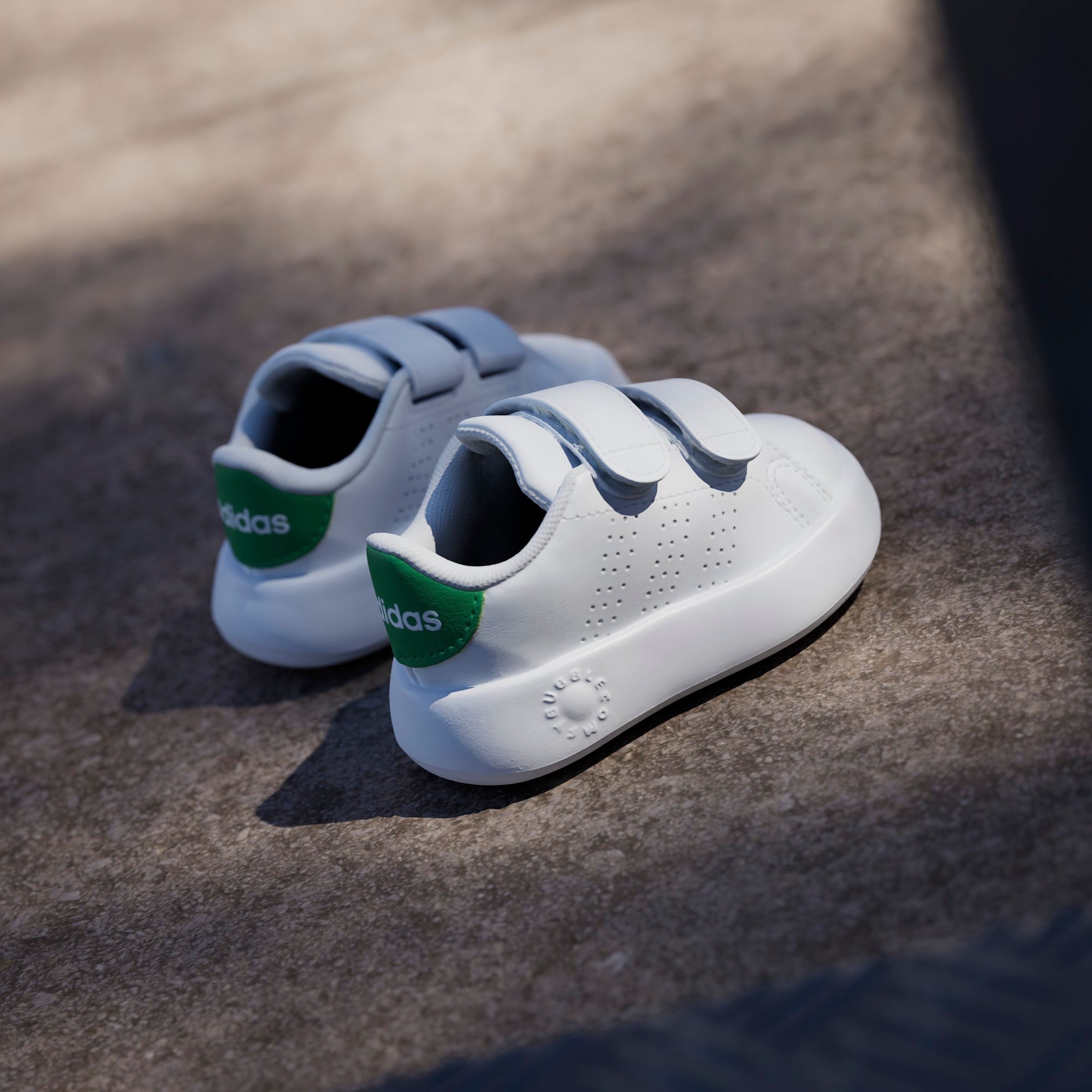 adidas Sportswear Klittenbandschoenen ADVANTAGE KIDS Ontwerp geïnspireerd door de adidas Stan Smith, voor kinderen
