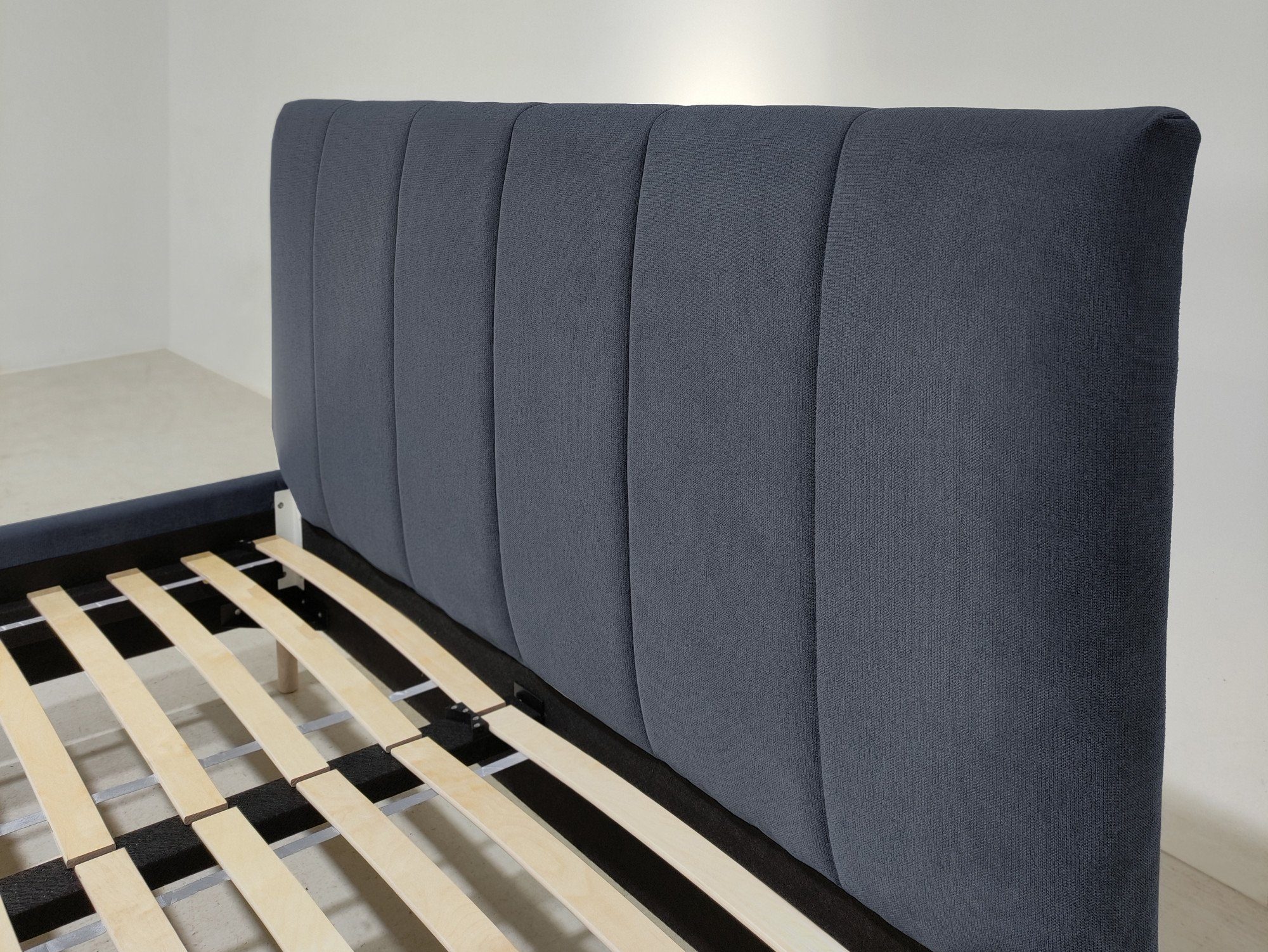 andas Gestoffeerd bed Muhos met een bekleed hoofdbord, incl. lattenbodem