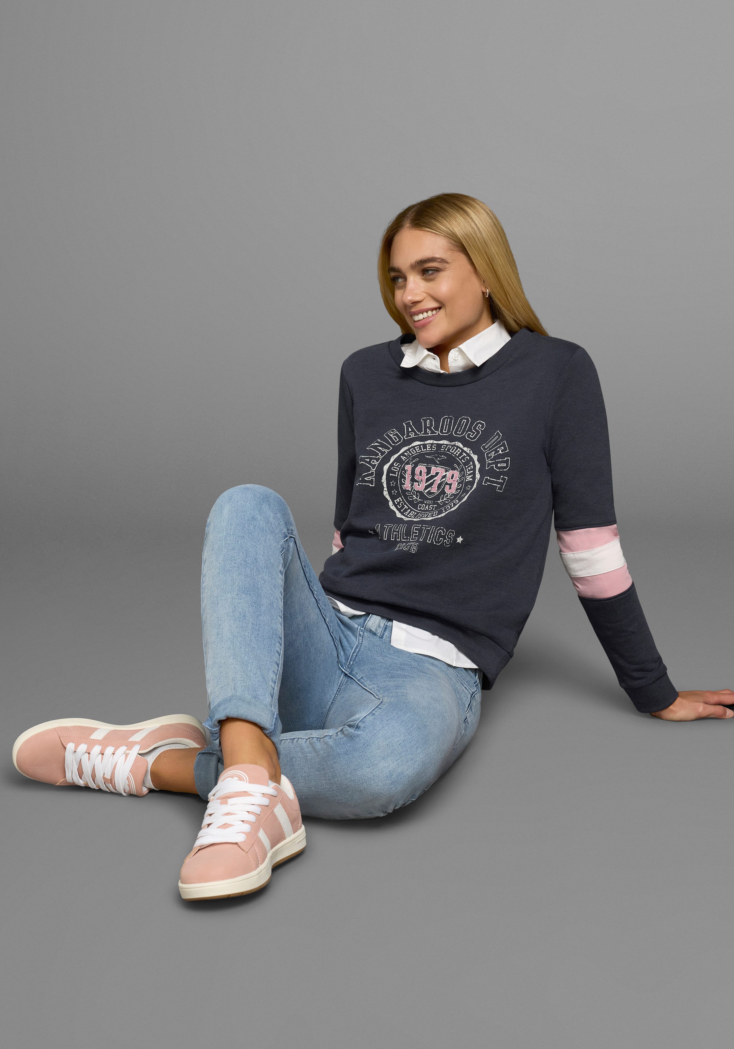 KangaROOS Sweatshirt Lange mouwen, figuurvriendelijke pasvorm, bedrukt uiterlijk